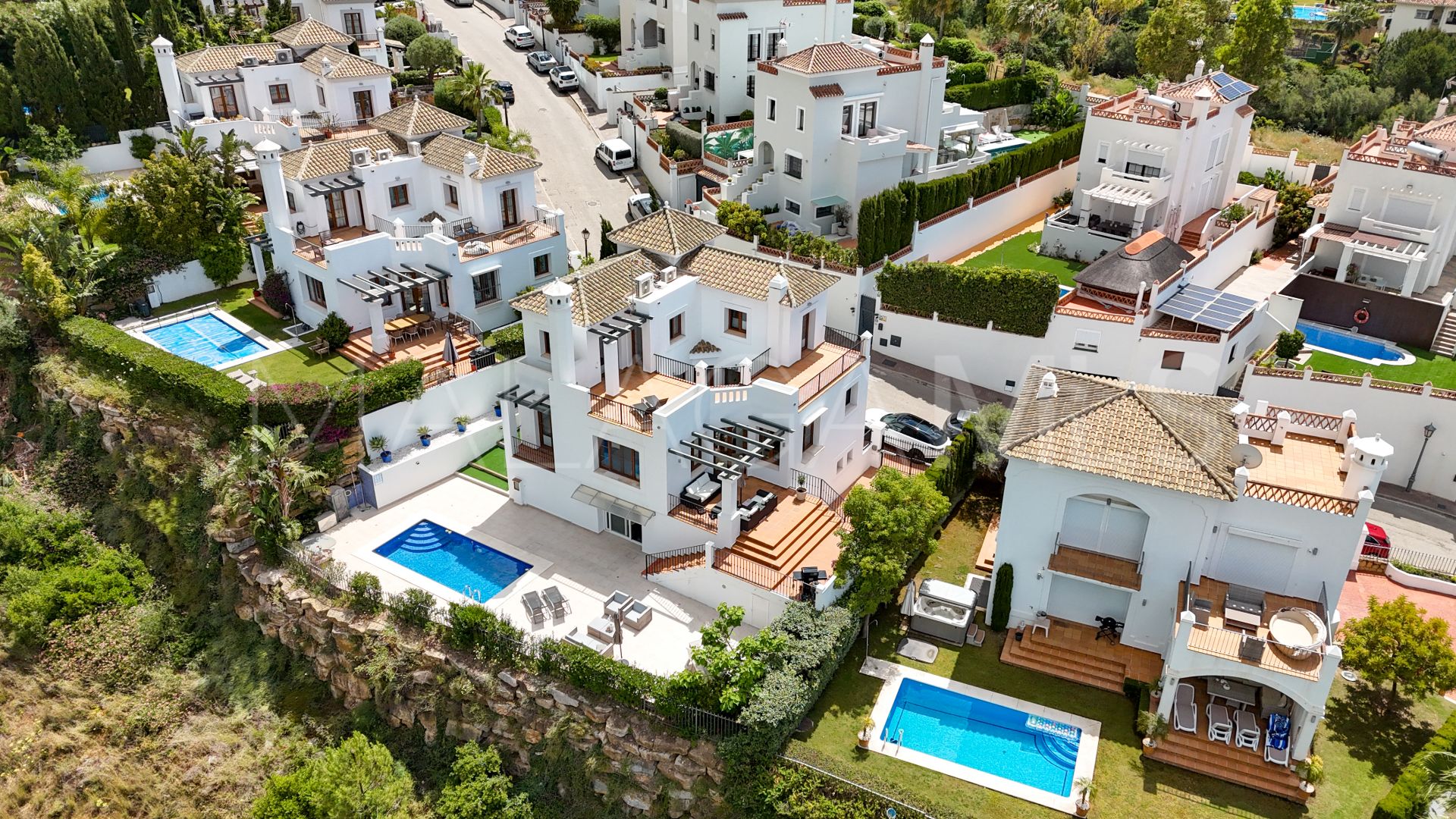 Villa for sale in Estepona