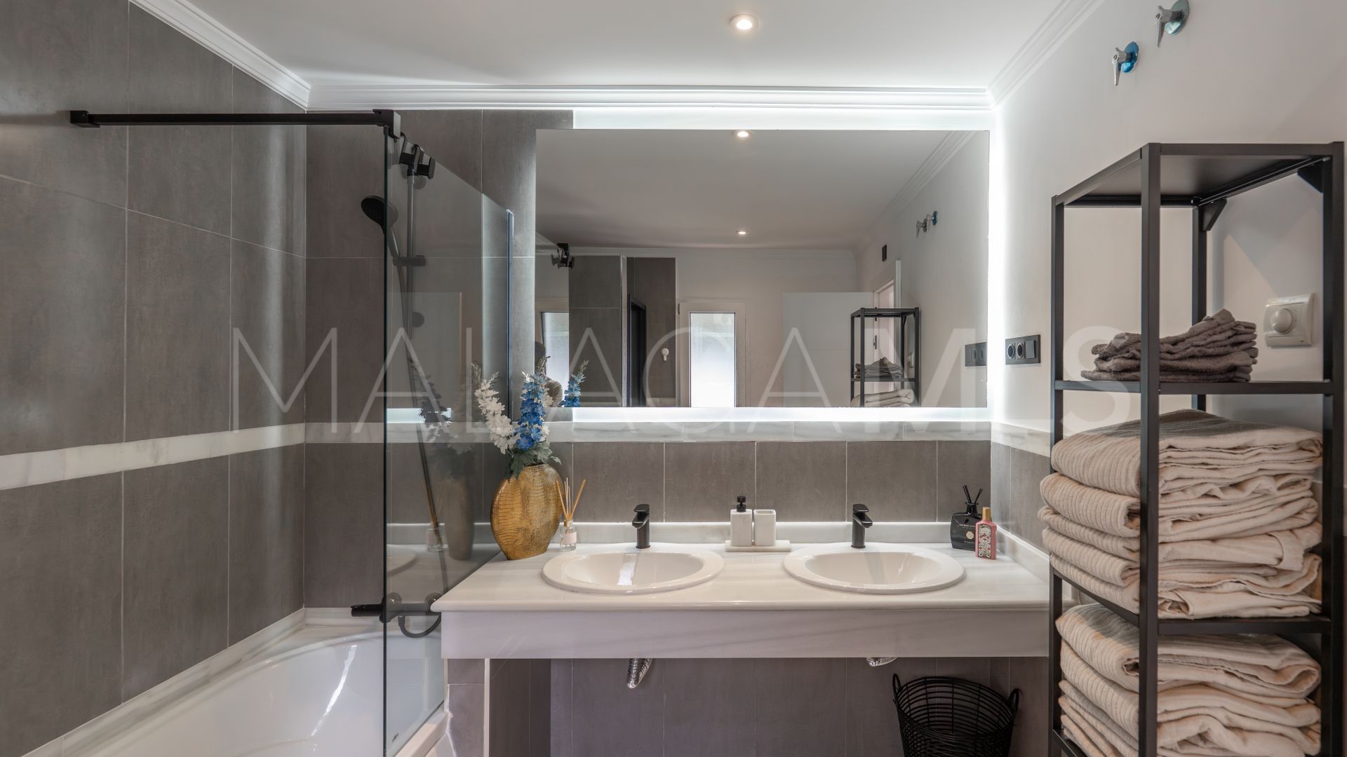Villa for sale in Estepona