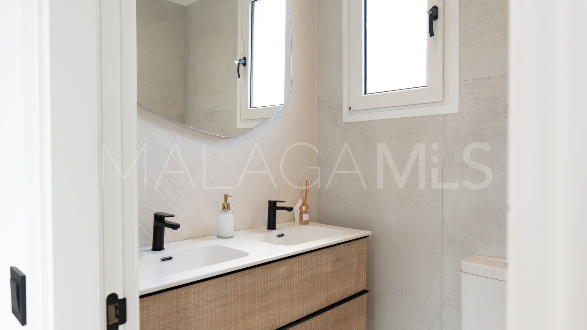 Villa for sale in Estepona