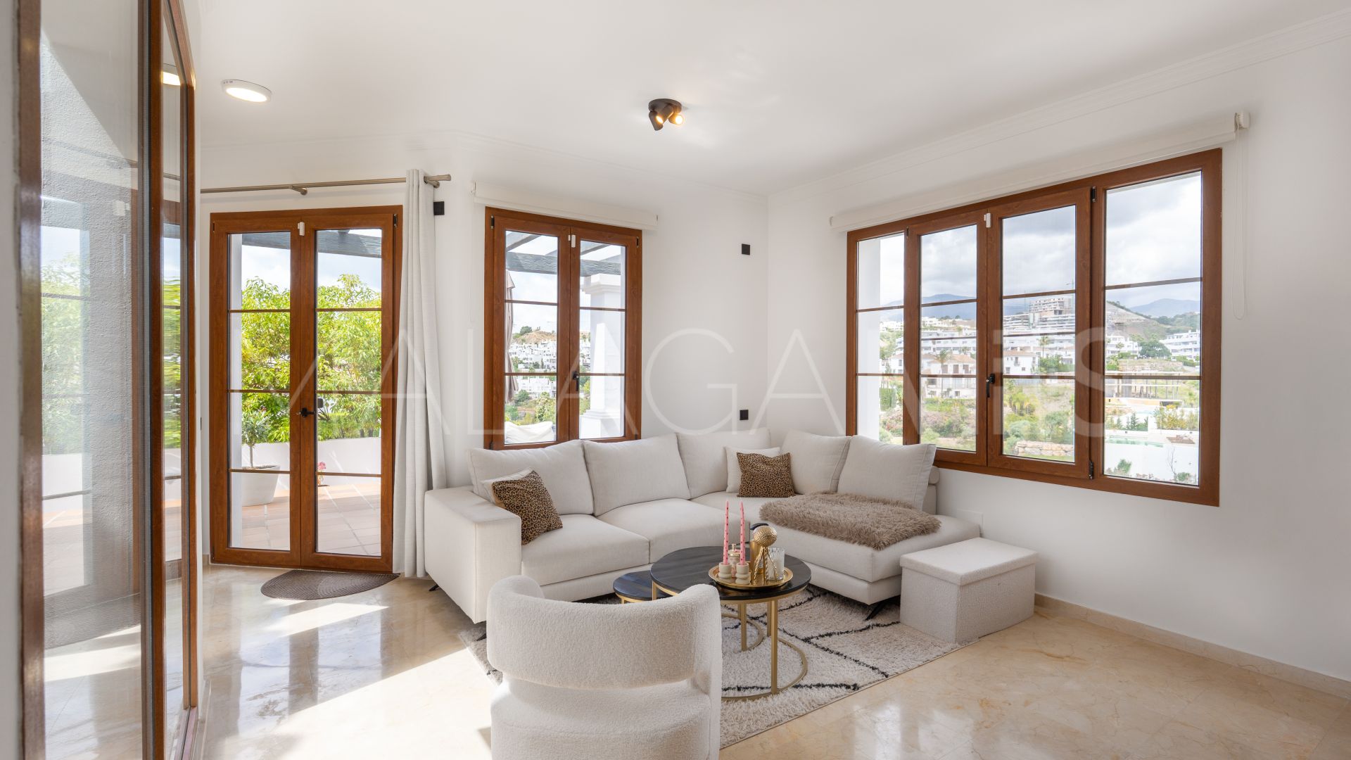 Villa for sale in Estepona
