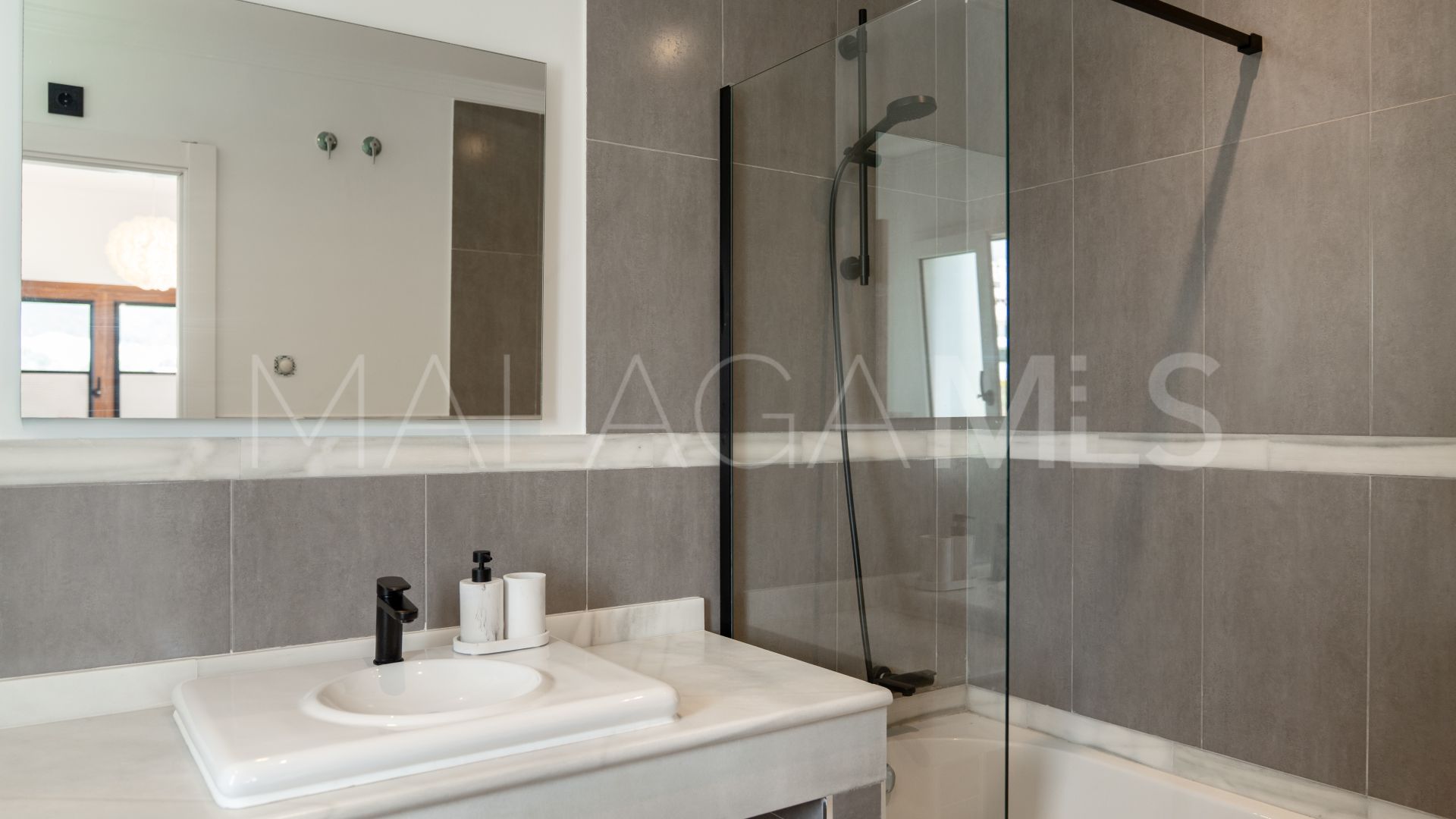Villa for sale in Estepona