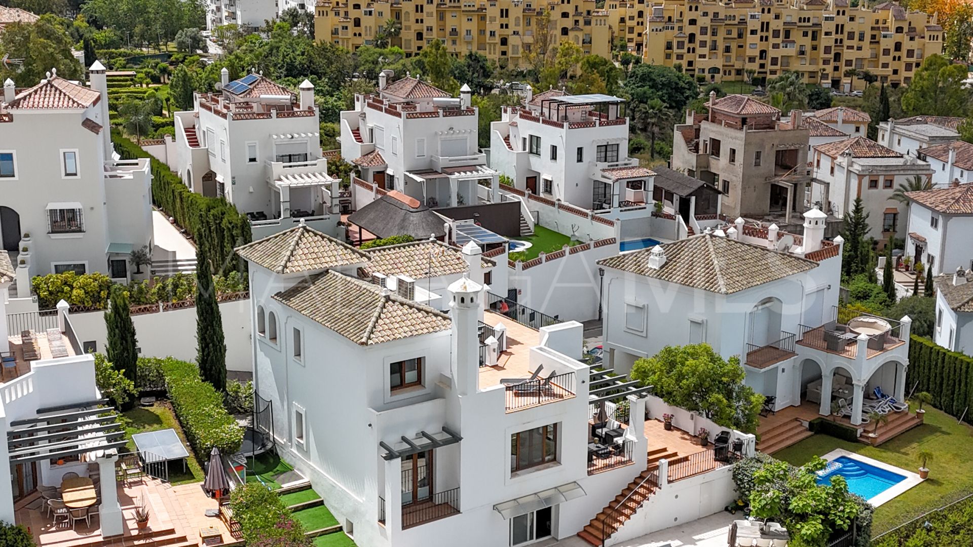 Villa for sale in Estepona