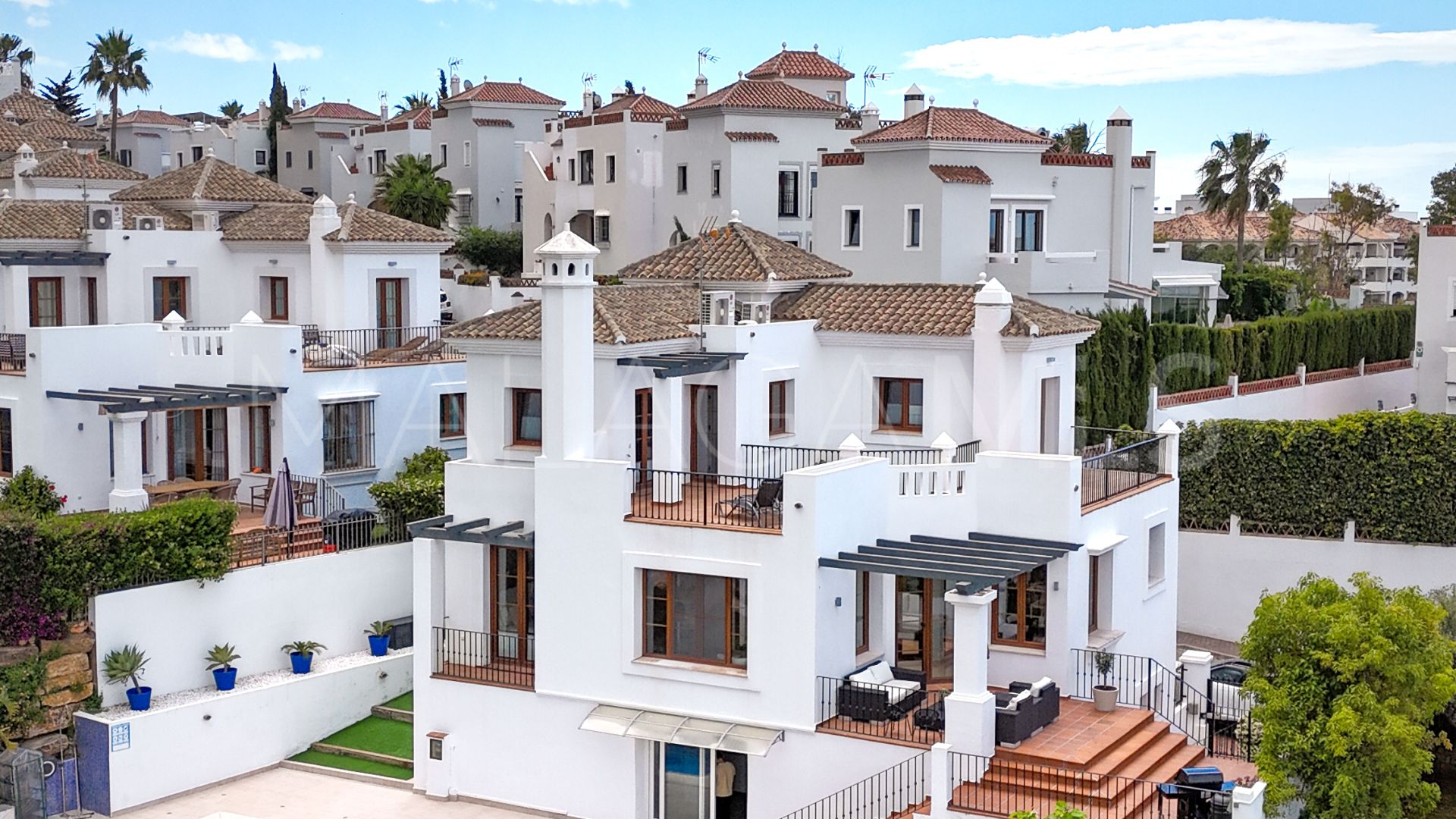 Villa for sale in Estepona