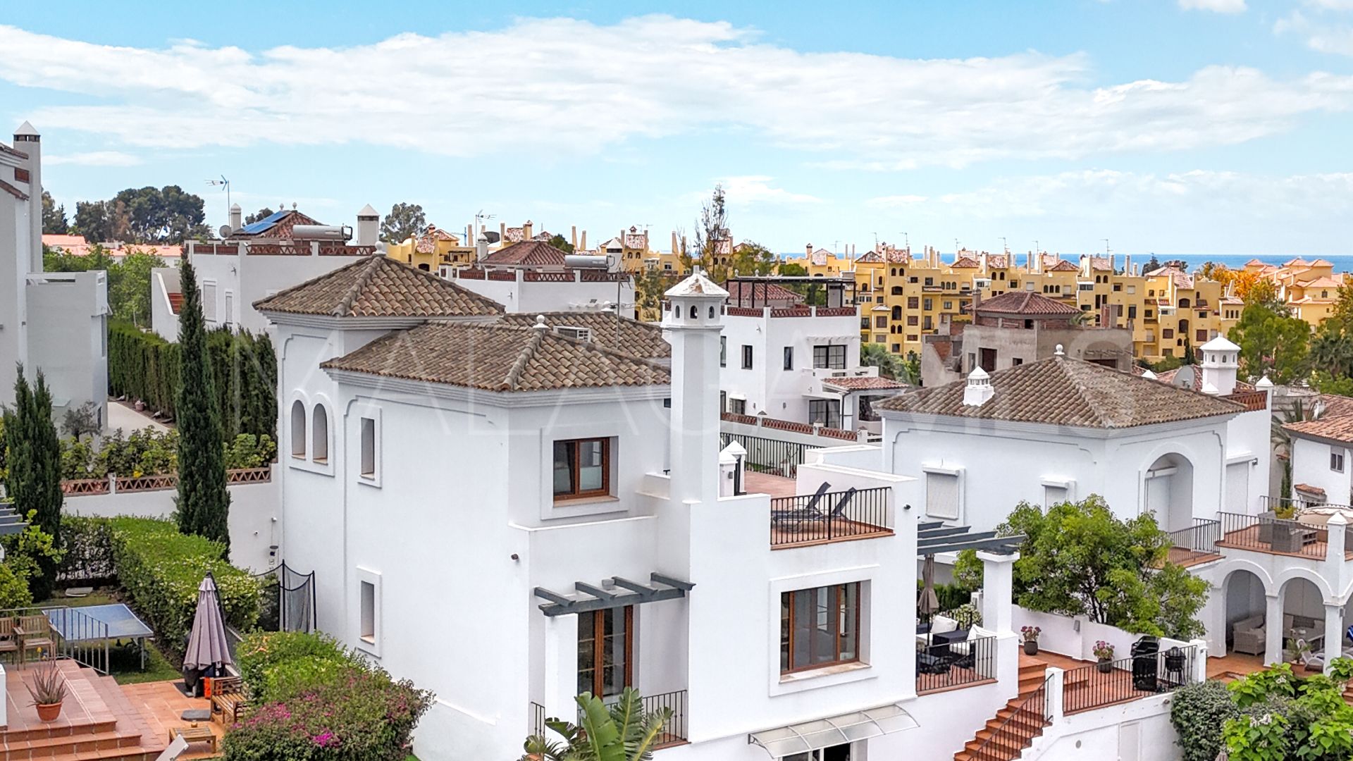Villa for sale in Estepona