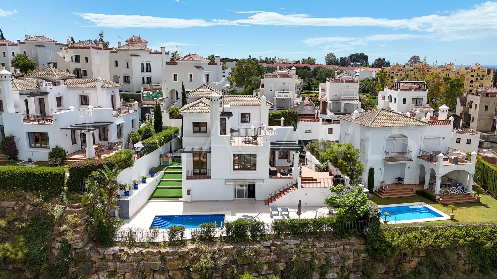 Villa for sale in Estepona