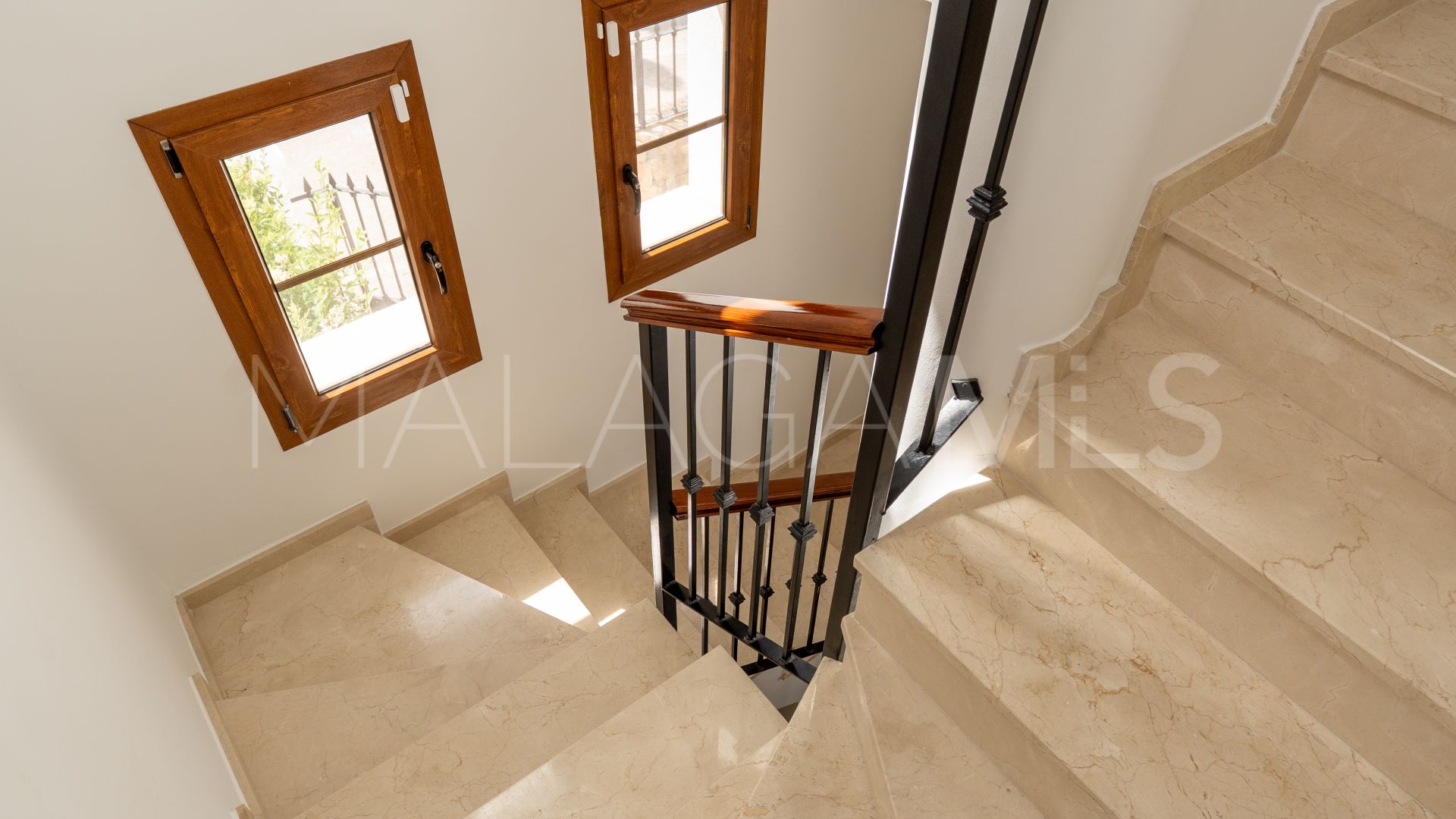 Villa for sale in Estepona