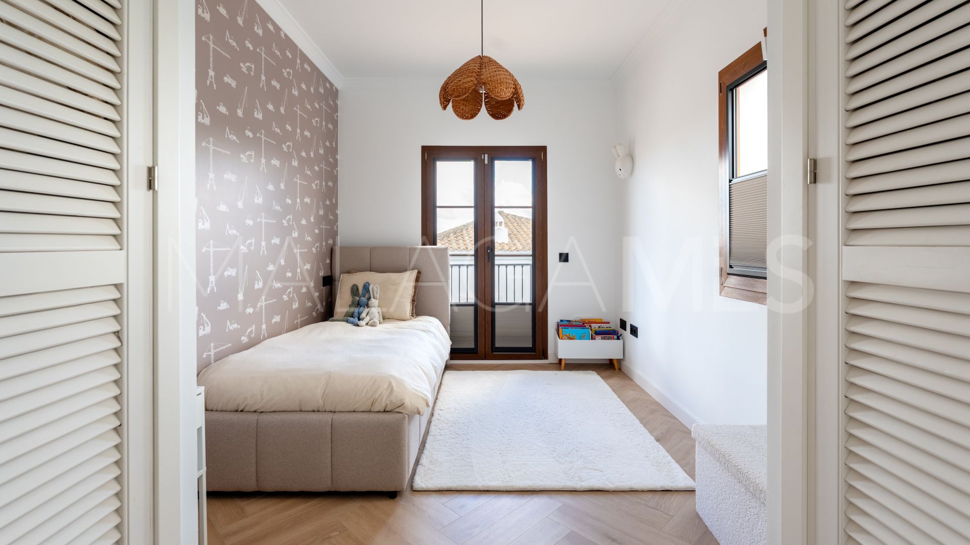 Villa for sale in Estepona