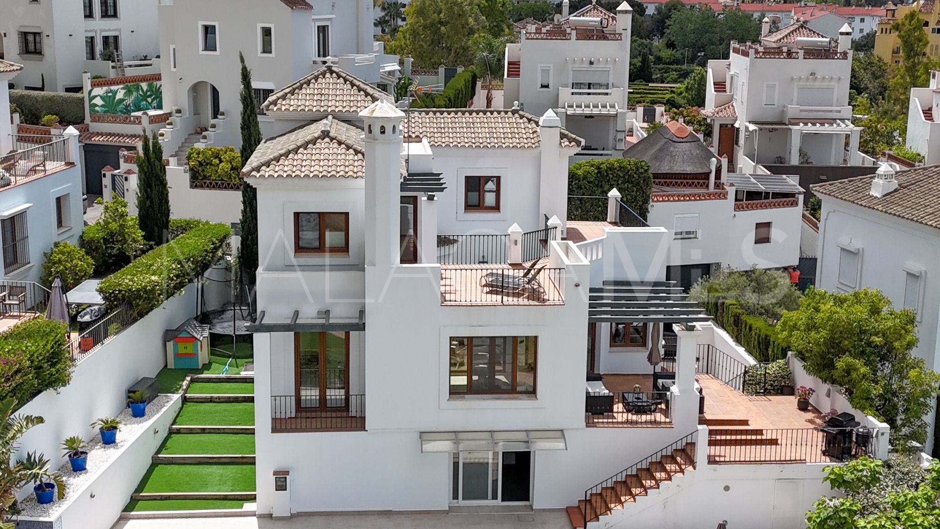 Villa for sale in Estepona