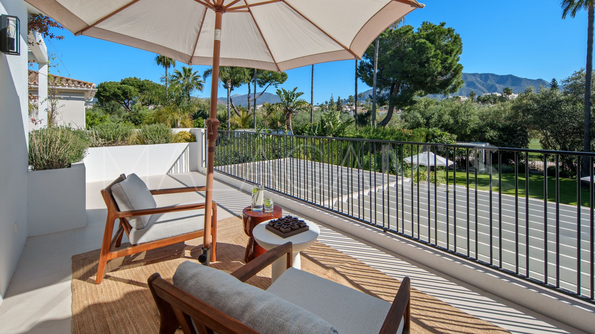Villa for sale in Nueva Andalucia