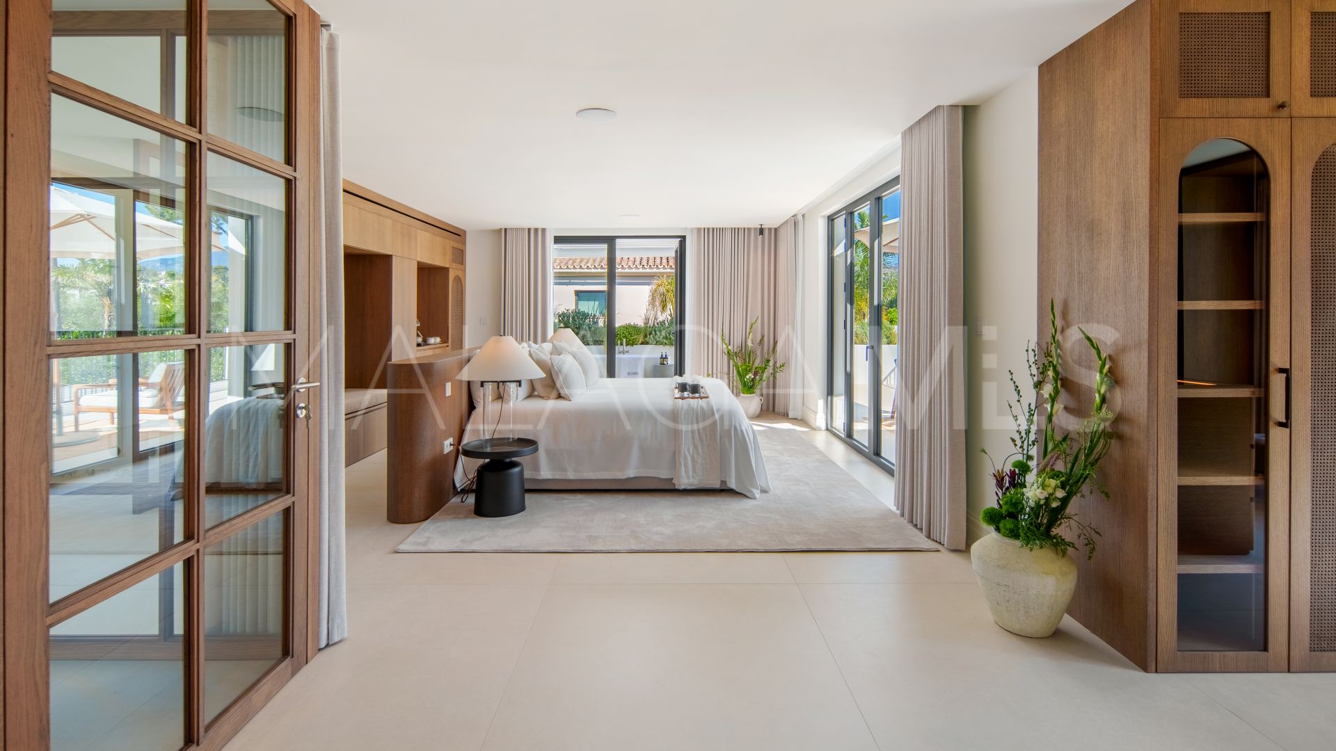 Villa for sale in Nueva Andalucia