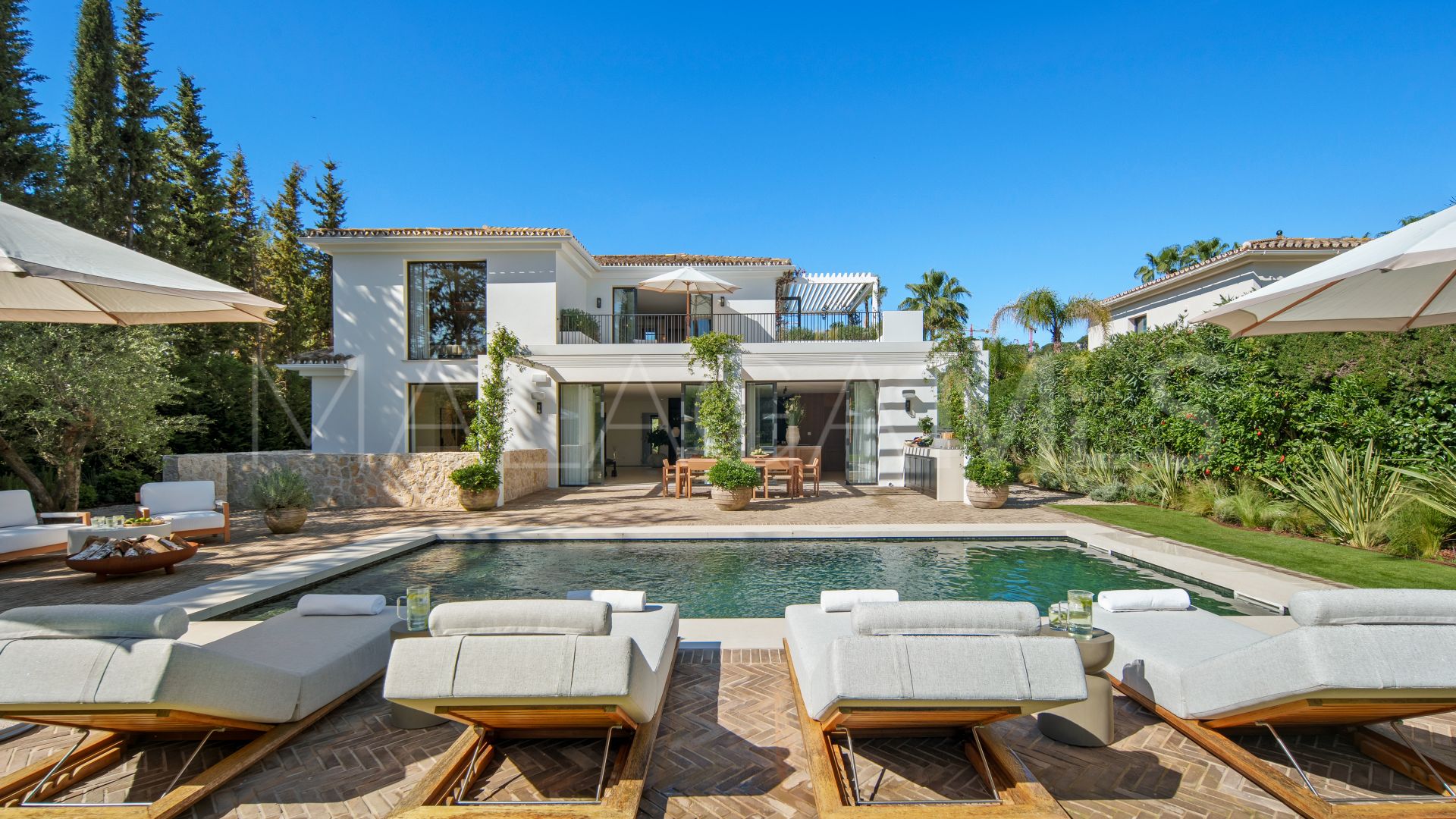 Villa for sale in Nueva Andalucia