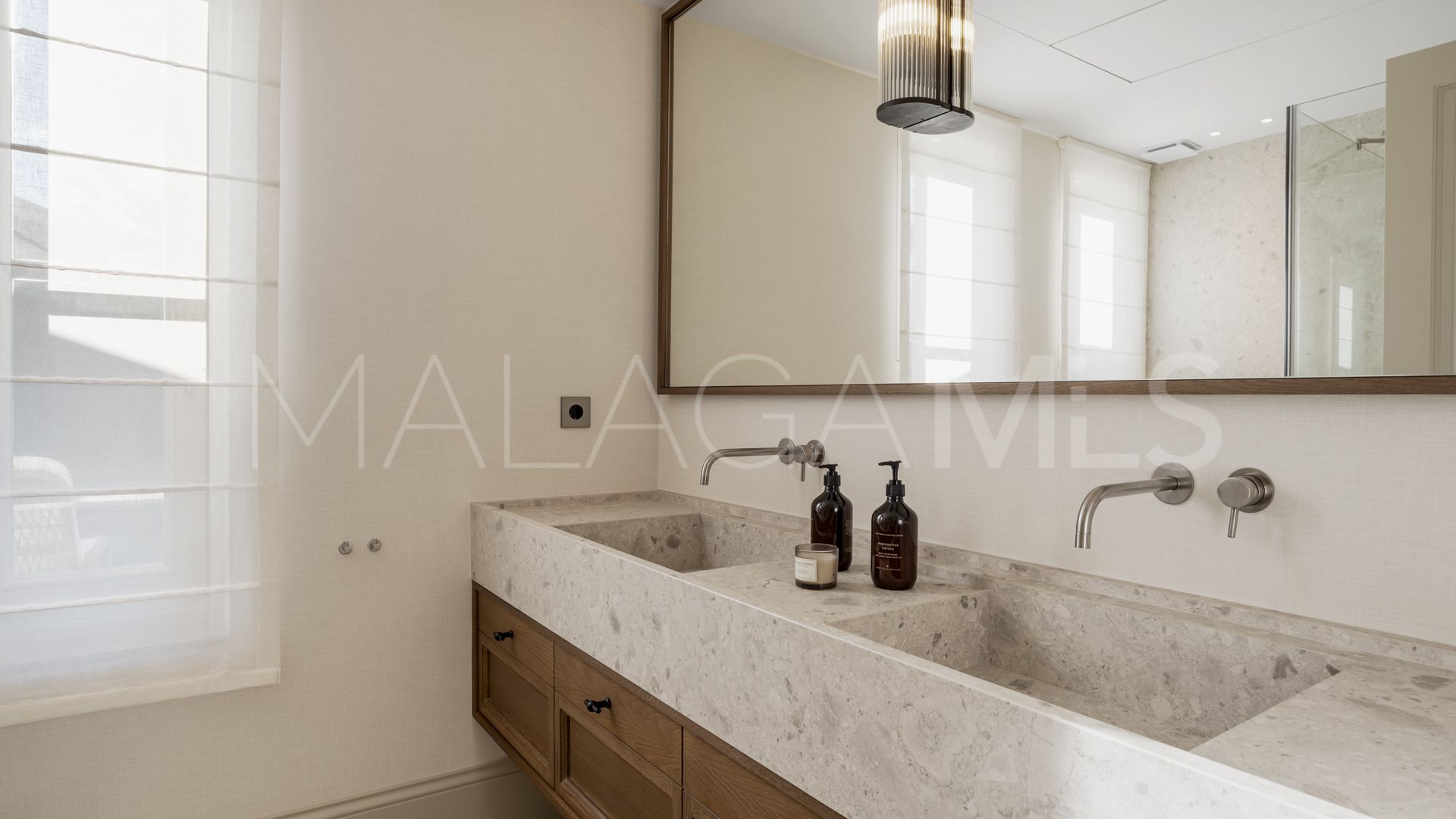 Nueva Andalucia 5 bedrooms villa for sale