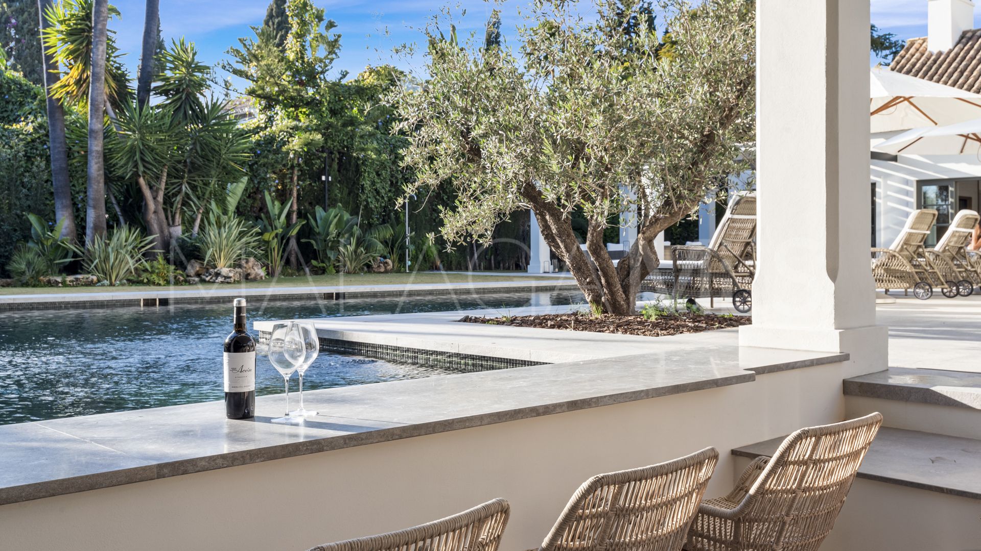 Nueva Andalucia 5 bedrooms villa for sale