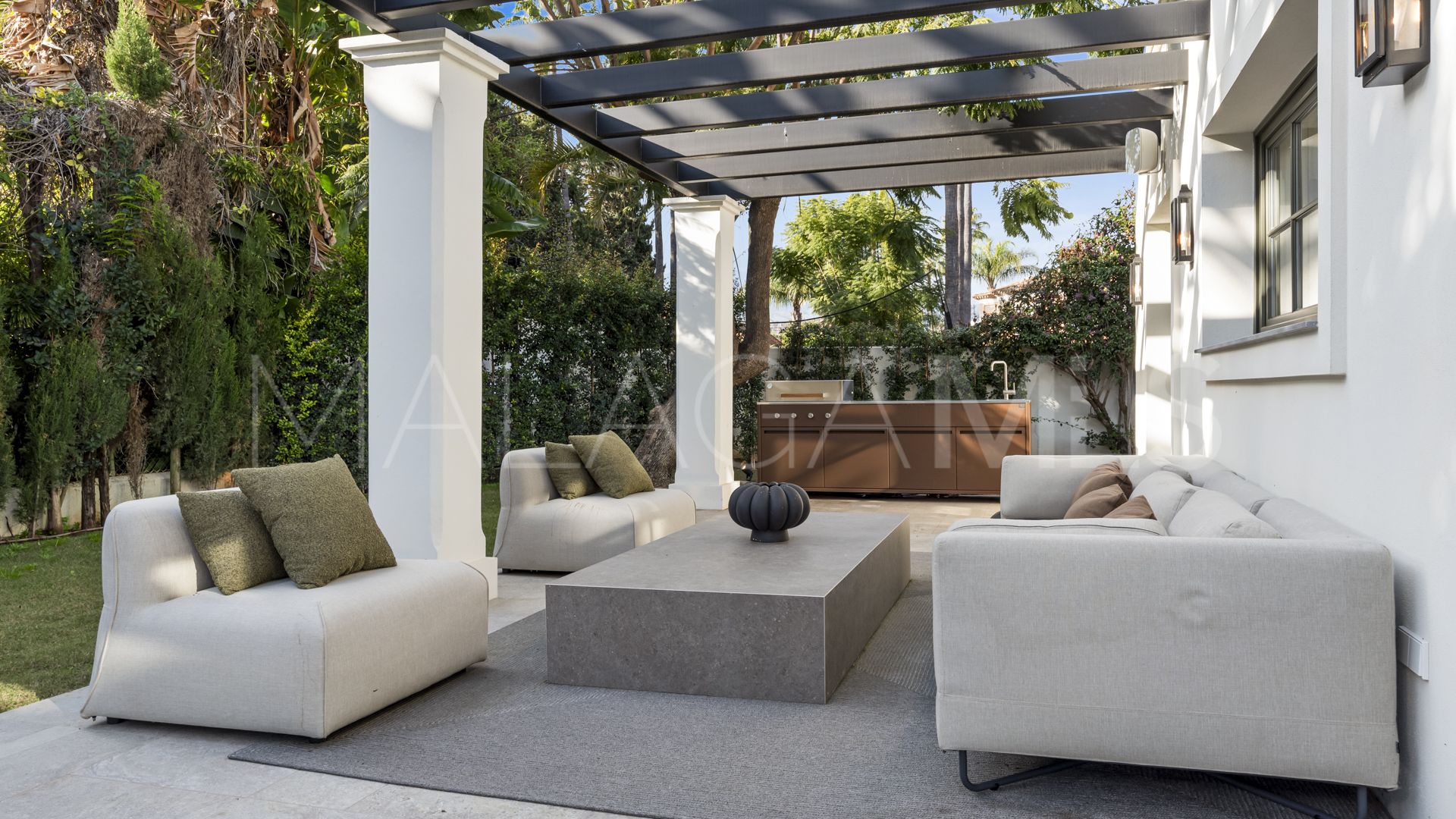 Nueva Andalucia 5 bedrooms villa for sale