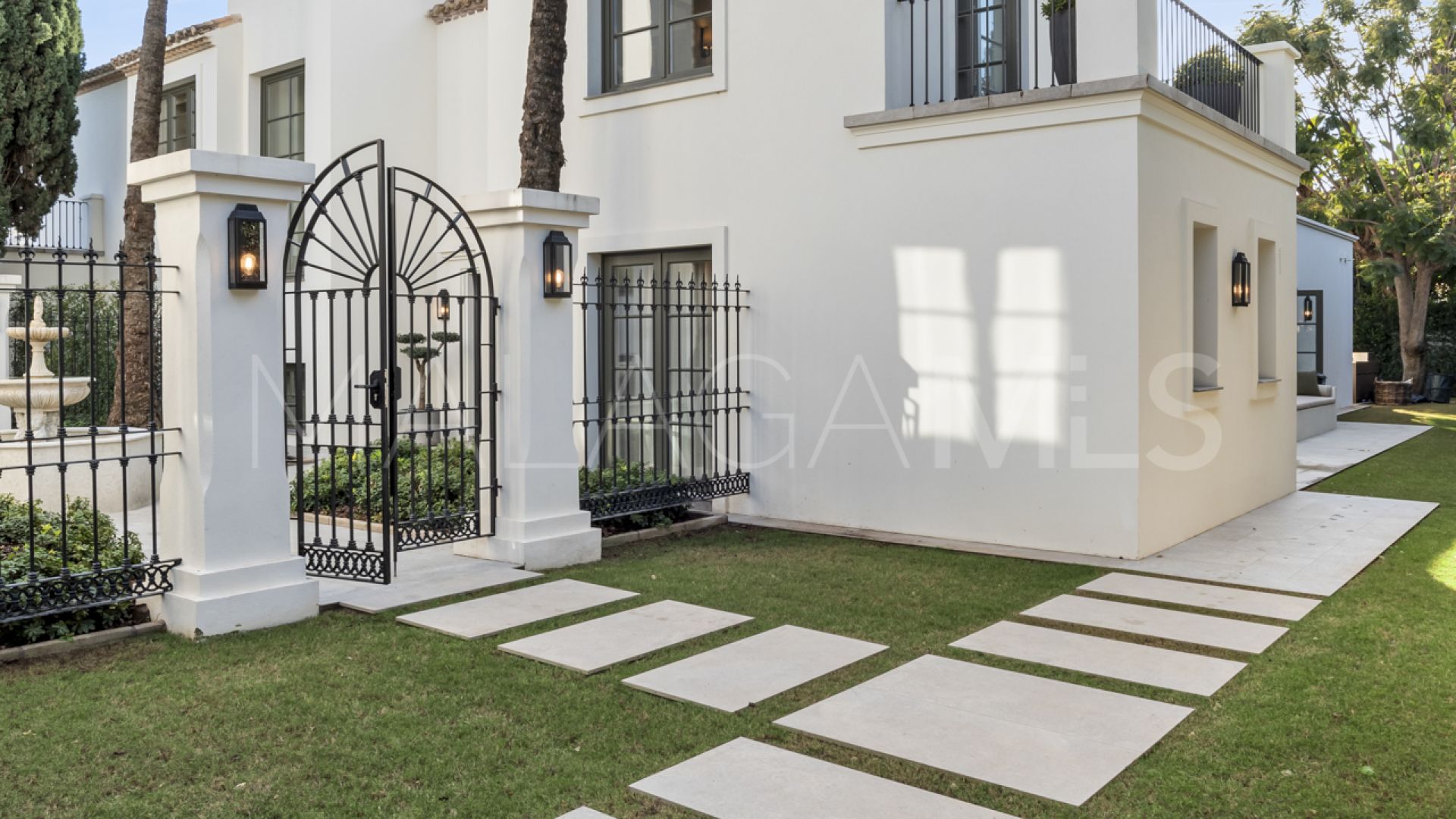 Nueva Andalucia 5 bedrooms villa for sale