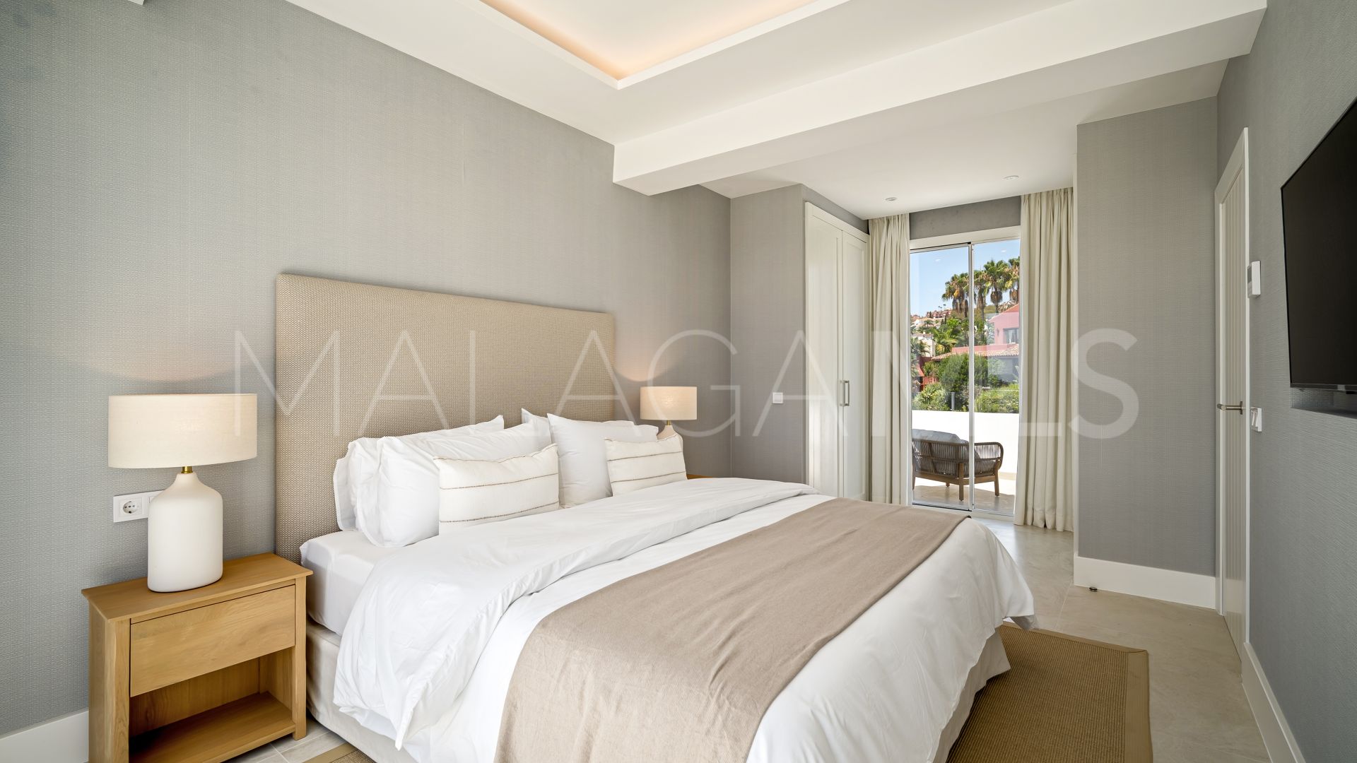 For sale town house in Benahavis with 4 bedrooms