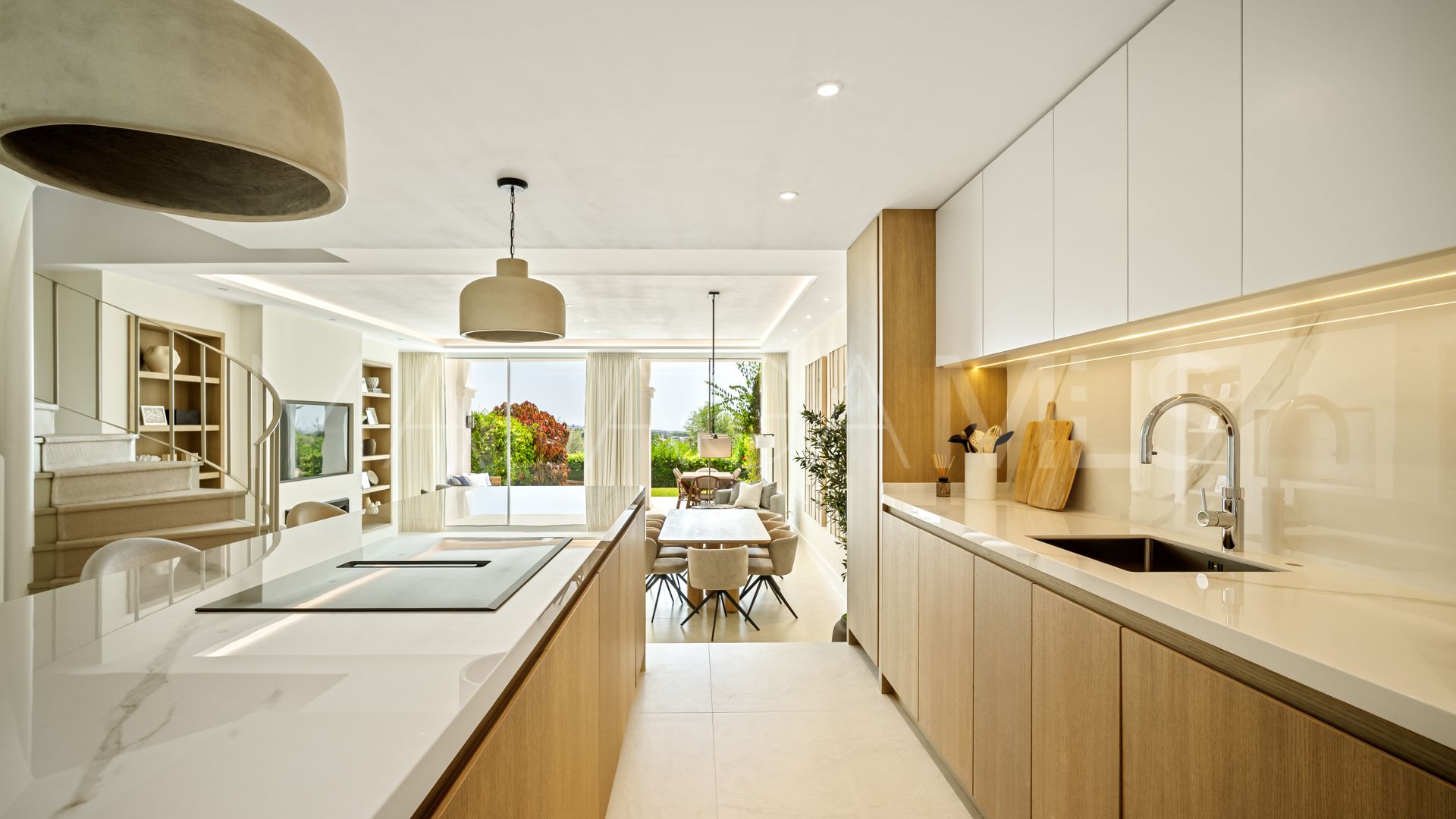 For sale town house in Benahavis with 4 bedrooms