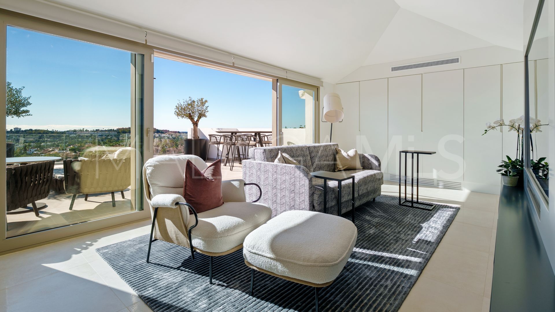 3 bedrooms Nueva Andalucia duplex penthouse for sale