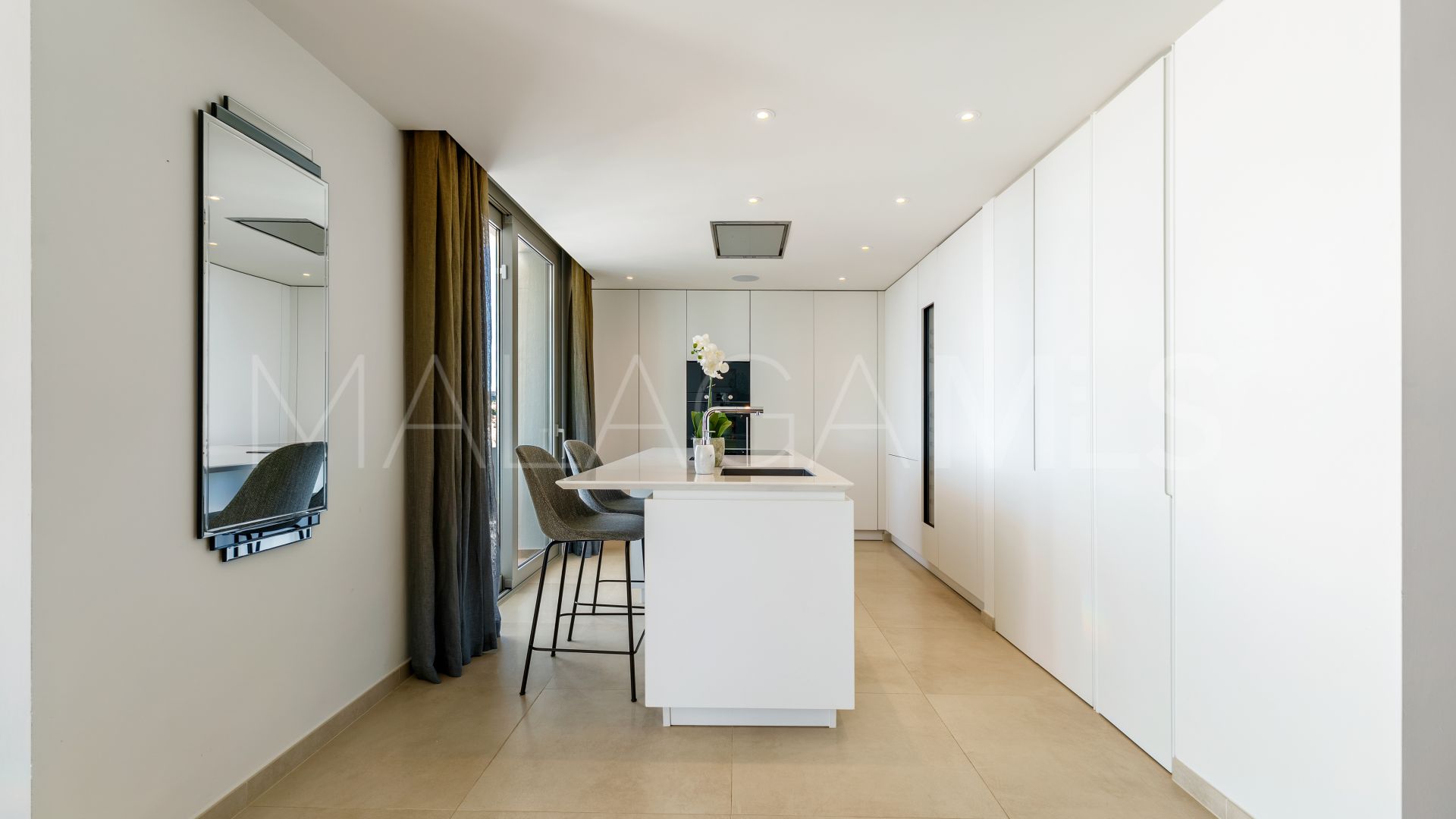 3 bedrooms Nueva Andalucia duplex penthouse for sale