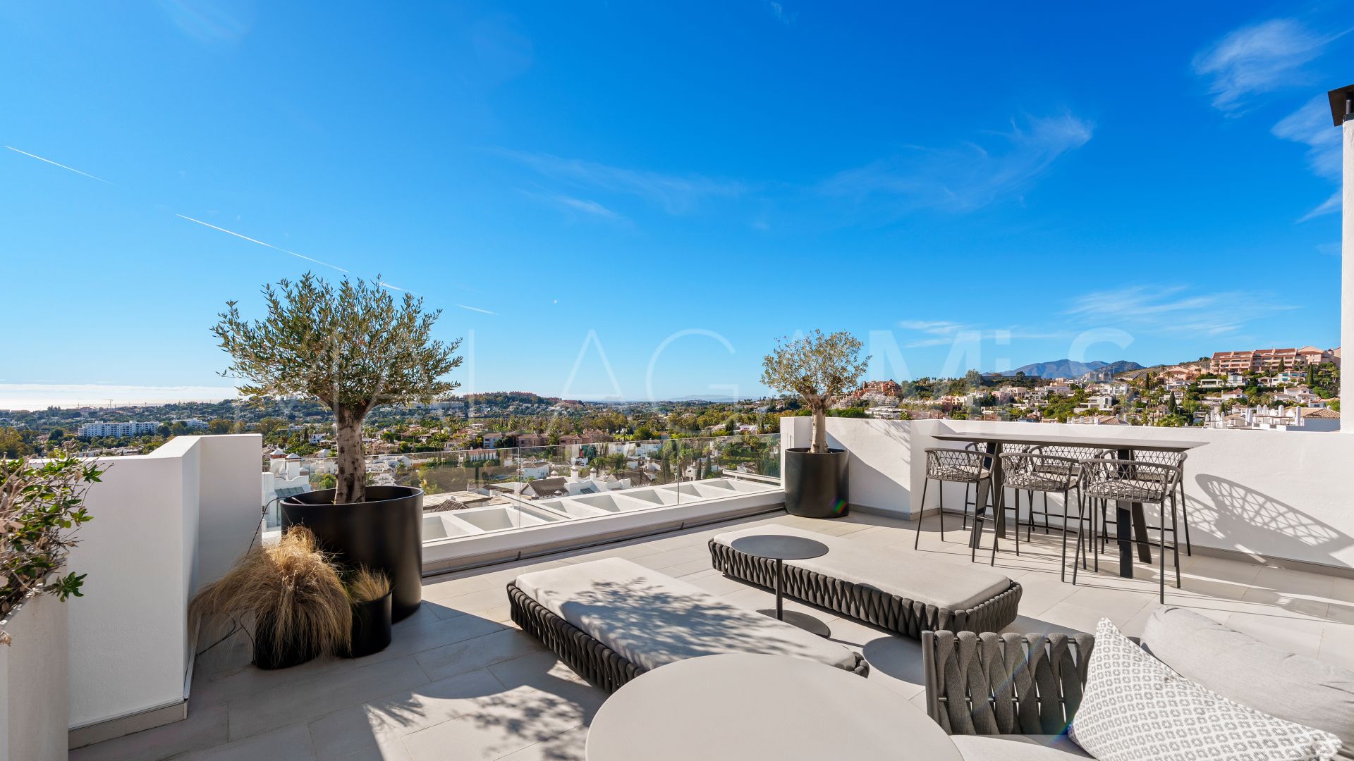 3 bedrooms Nueva Andalucia duplex penthouse for sale