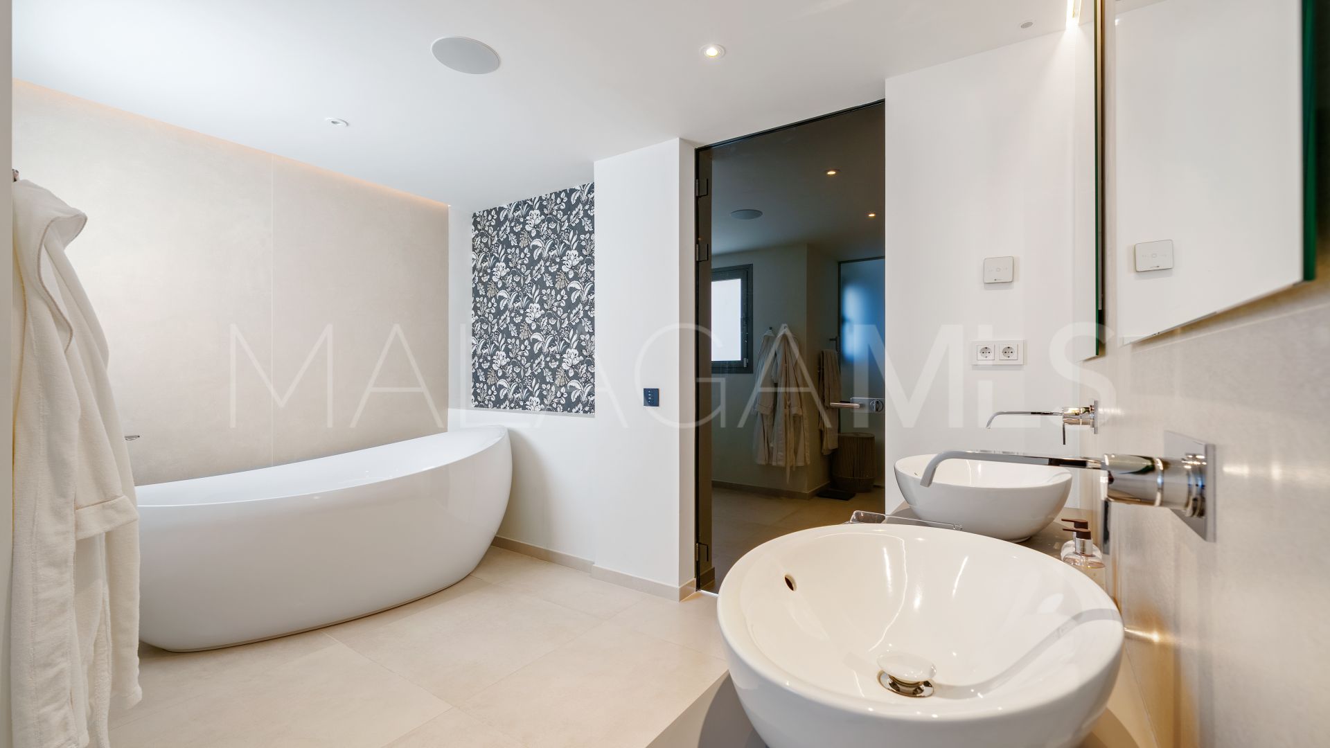 3 bedrooms Nueva Andalucia duplex penthouse for sale