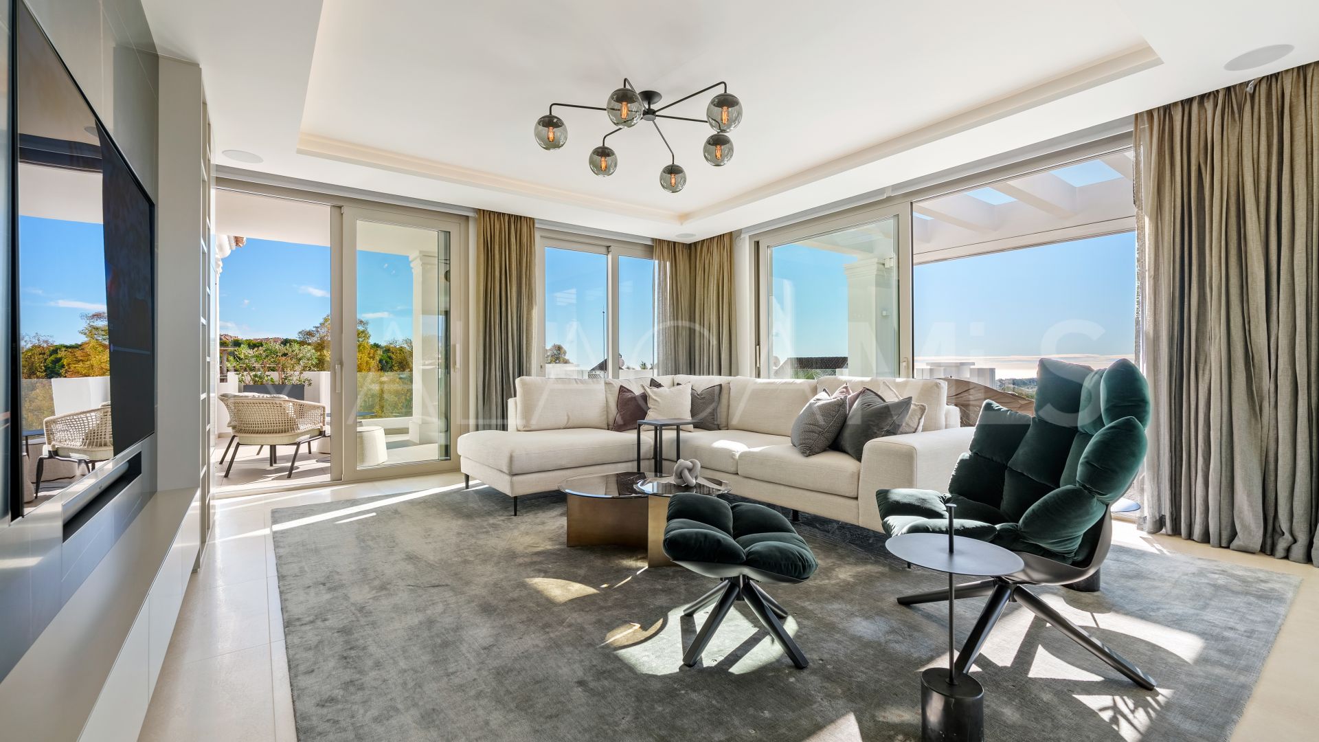 3 bedrooms Nueva Andalucia duplex penthouse for sale