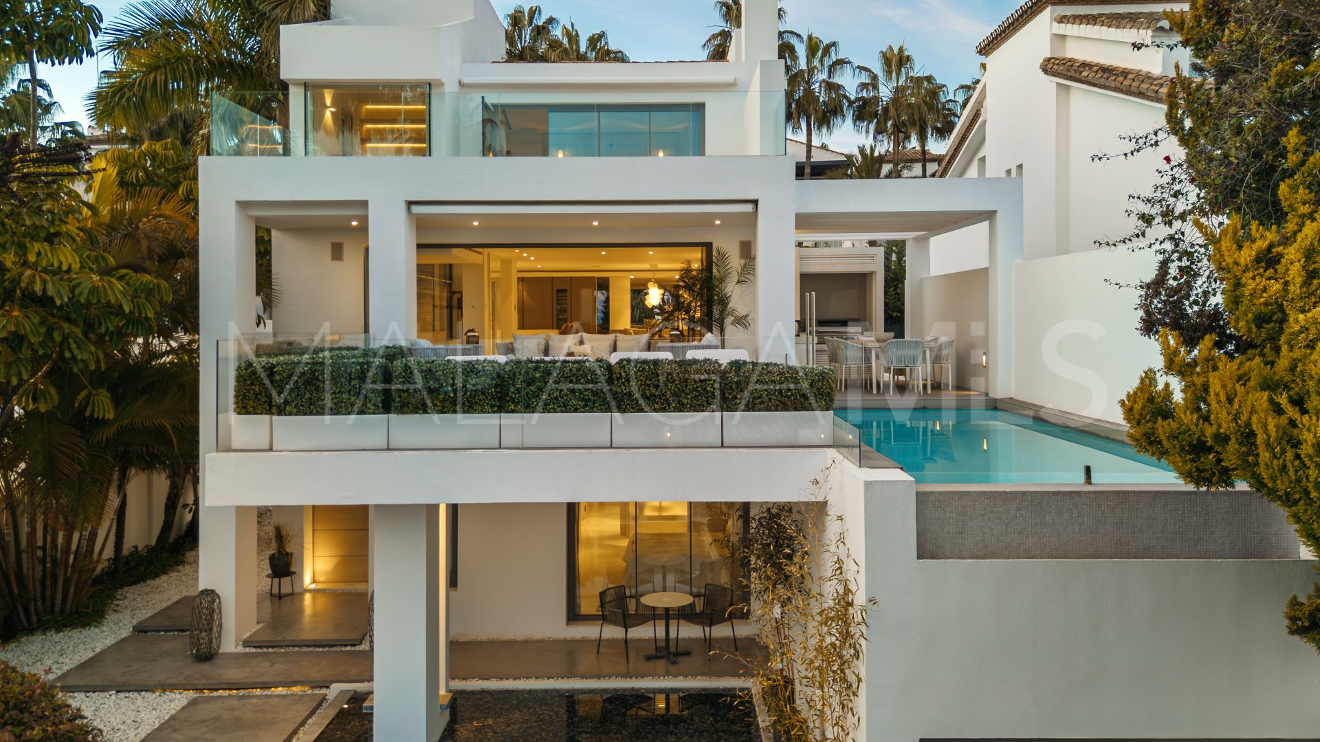 Parvilla for sale in Marbella Golden Mile