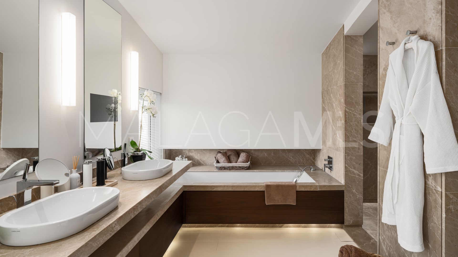 Parvilla for sale in Marbella Golden Mile
