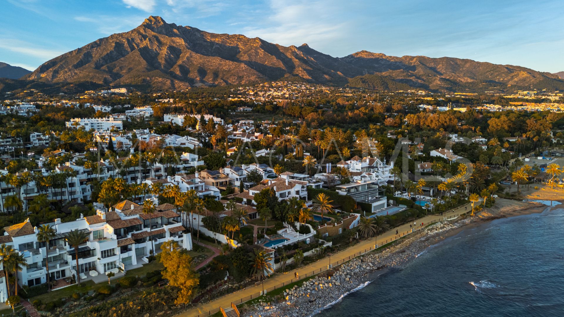 Parvilla for sale in Marbella Golden Mile