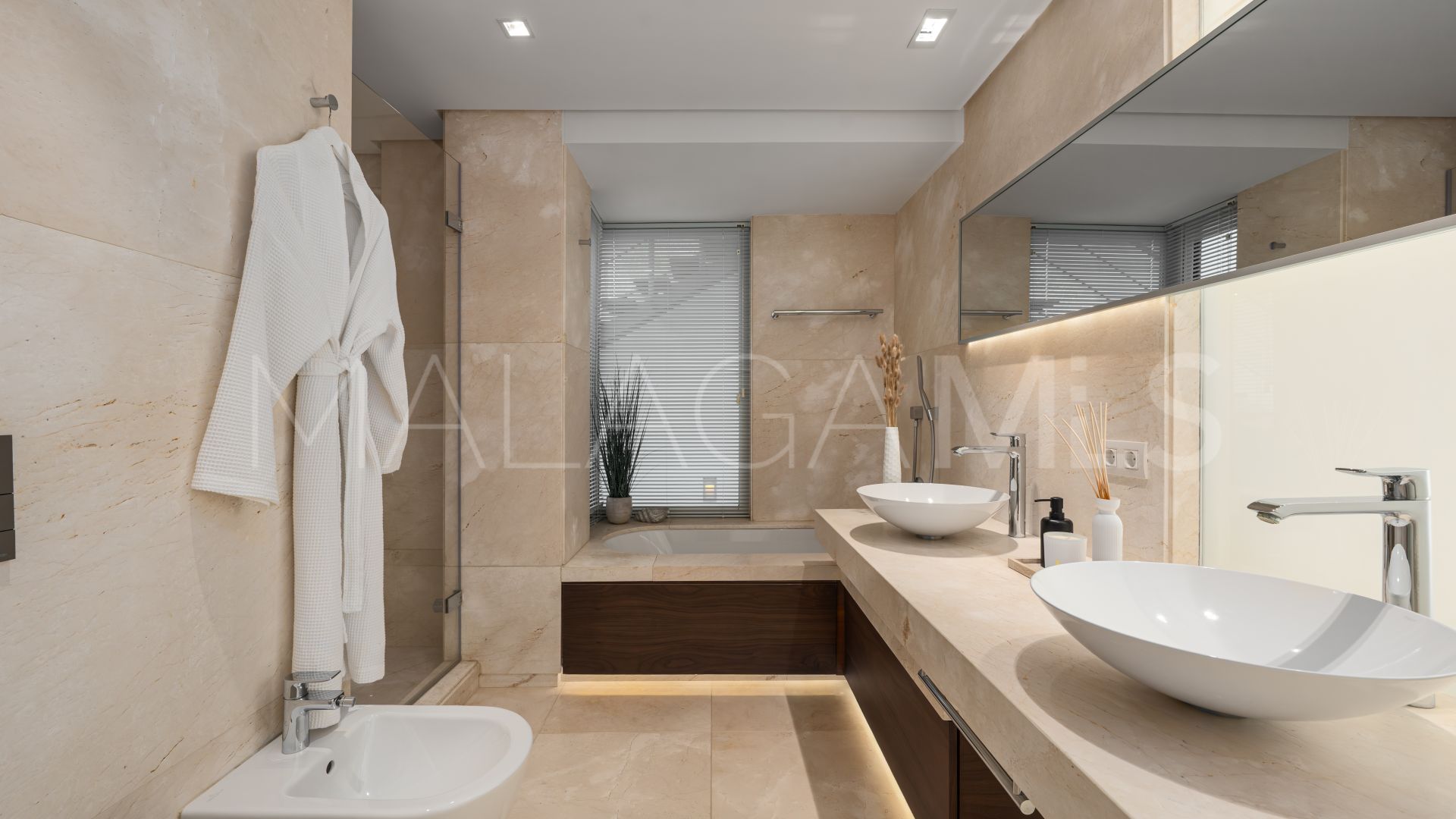 Parvilla for sale in Marbella Golden Mile