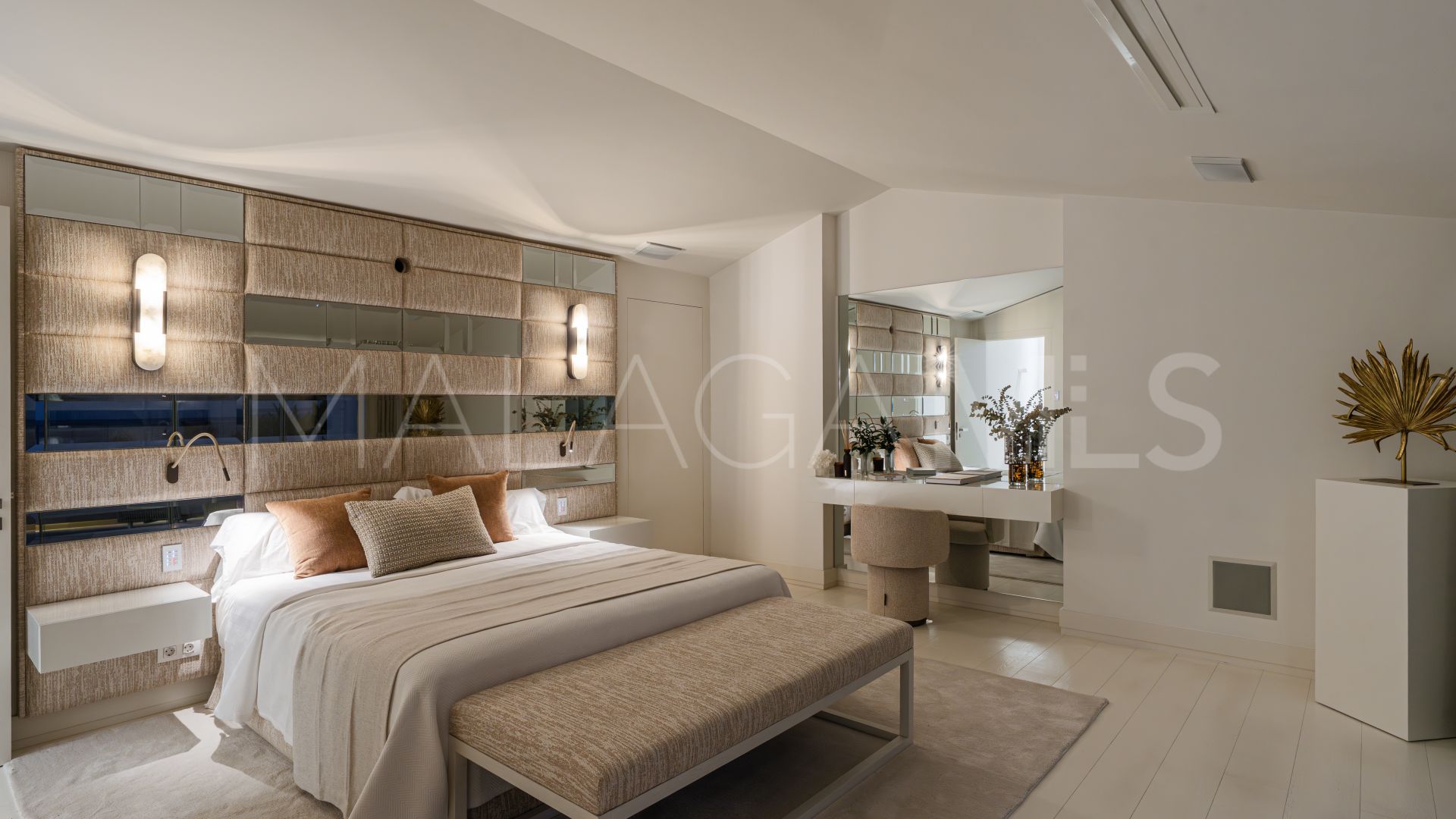 Parvilla for sale in Marbella Golden Mile