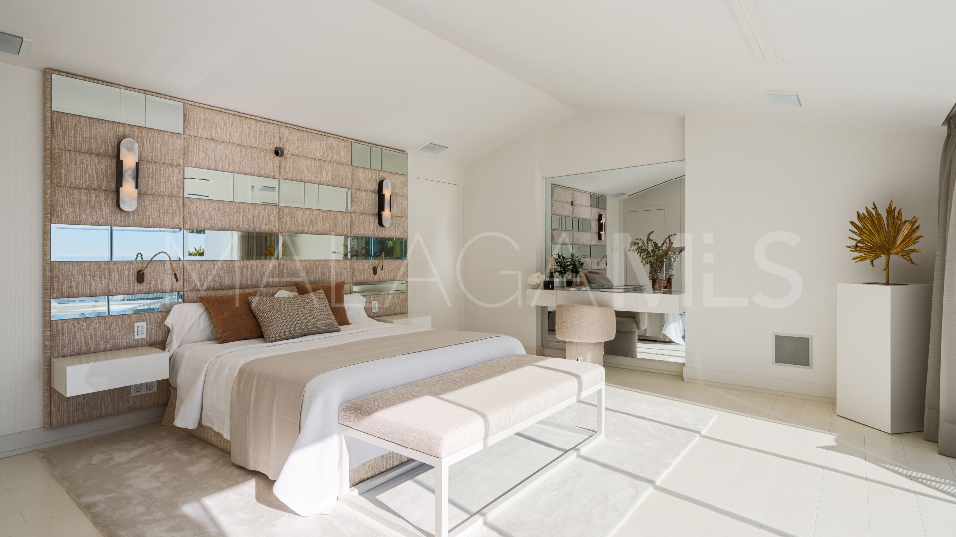 Parvilla for sale in Marbella Golden Mile