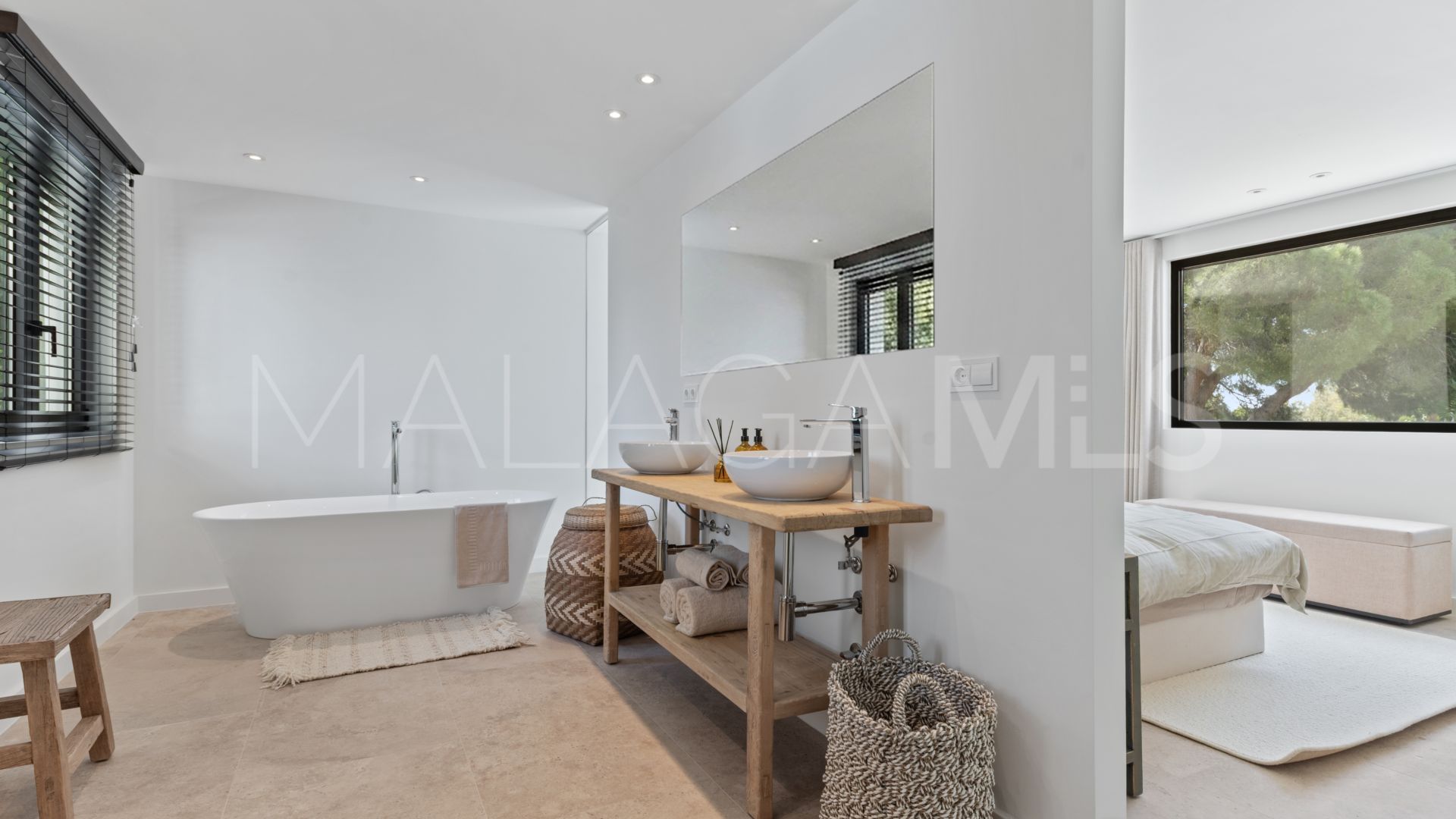 Villa for sale in Casasola with 5 bedrooms