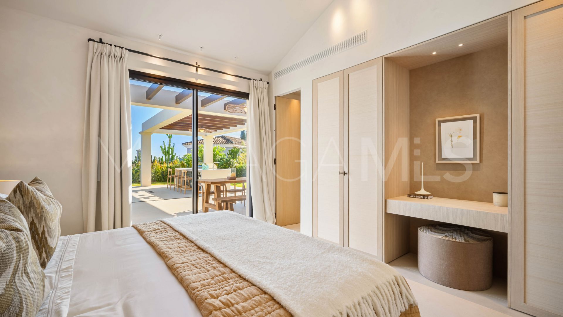 Villa for sale in Nueva Andalucia with 4 bedrooms