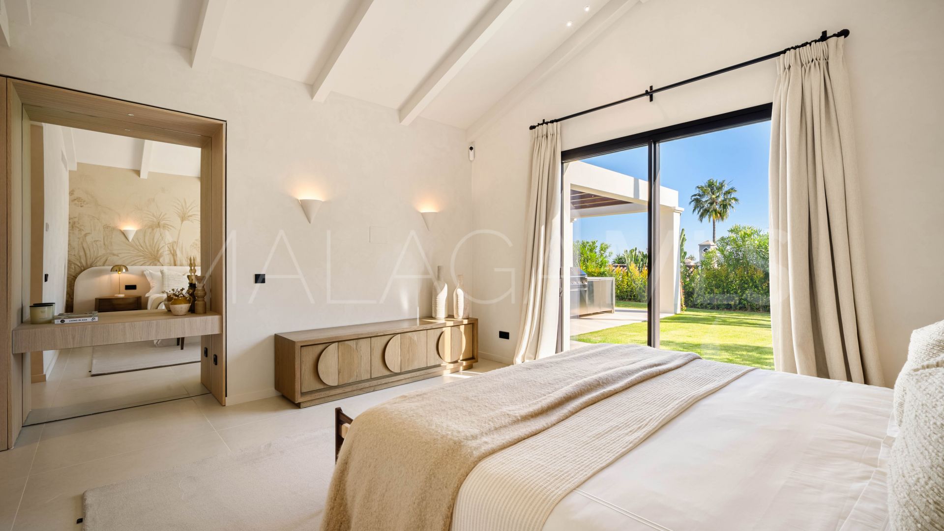 Villa for sale in Nueva Andalucia with 4 bedrooms