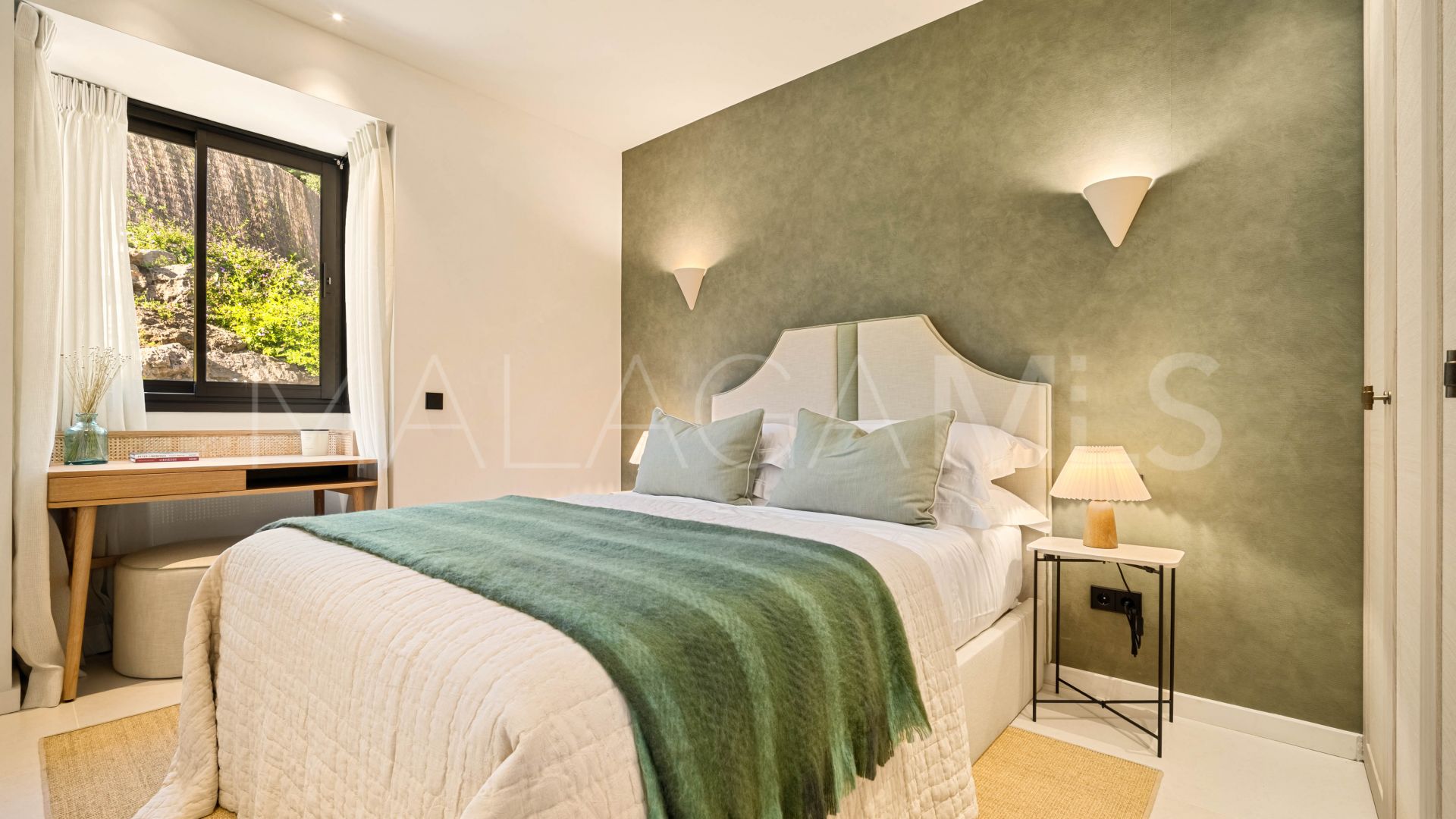 Villa for sale in Nueva Andalucia with 4 bedrooms