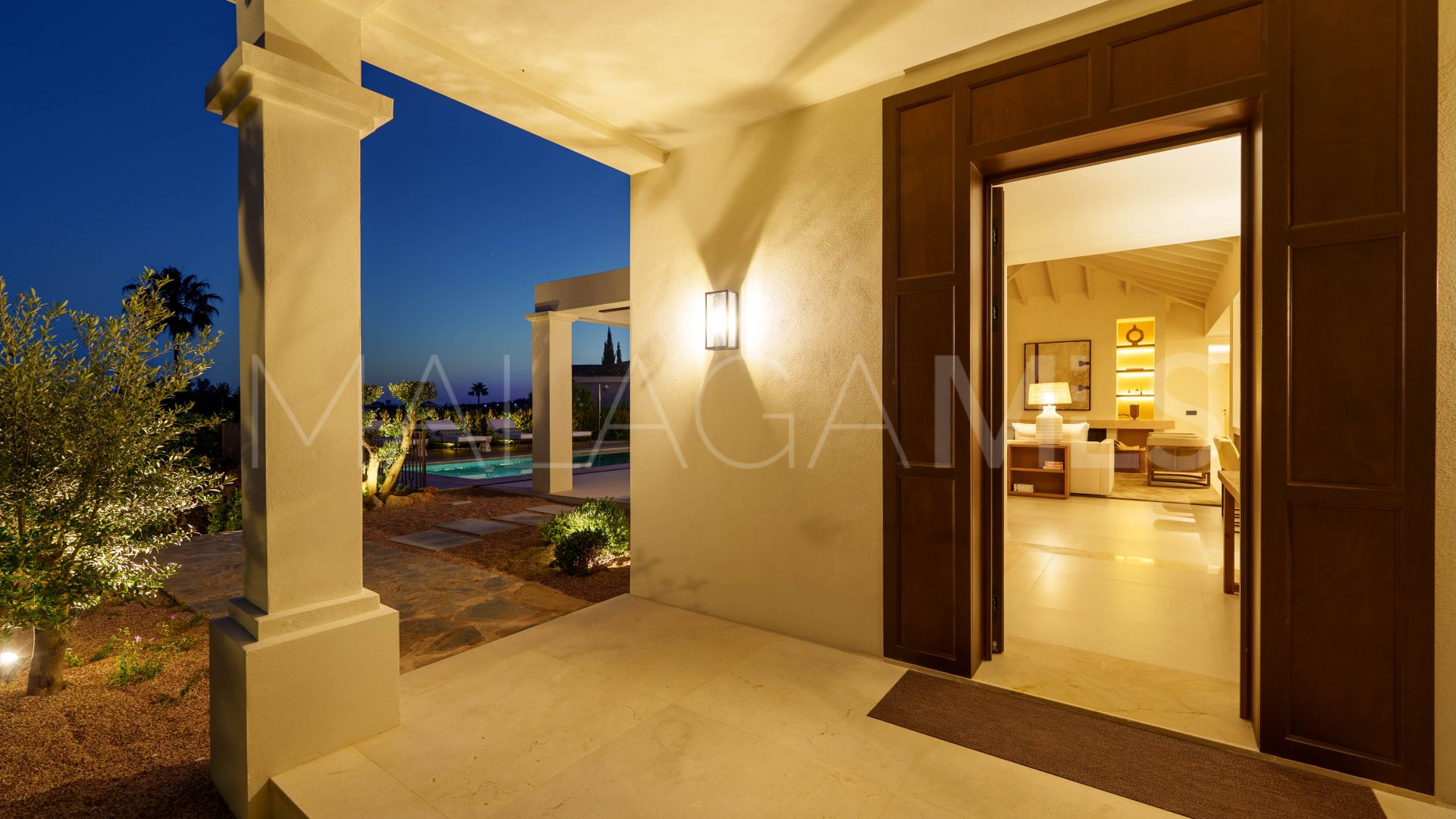 Villa for sale in Nueva Andalucia with 4 bedrooms
