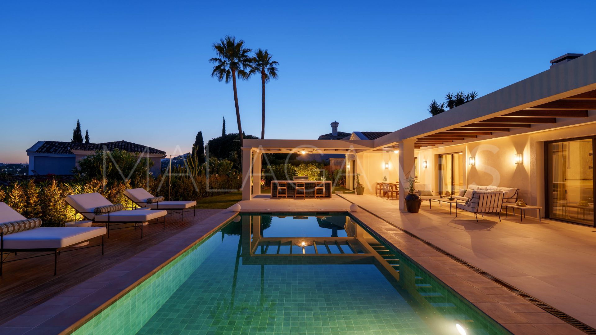 Villa for sale in Nueva Andalucia with 4 bedrooms