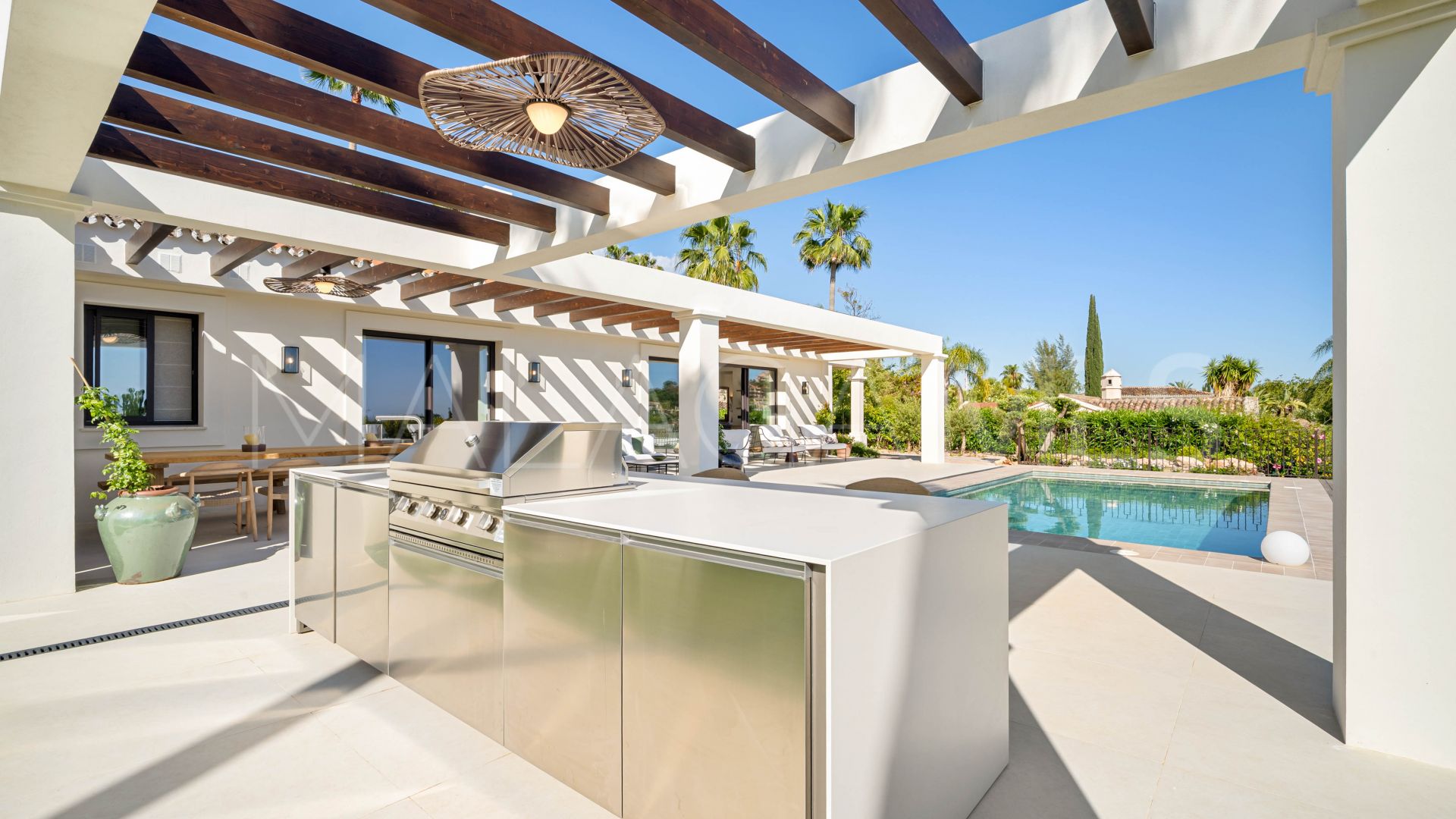 Villa for sale in Nueva Andalucia with 4 bedrooms