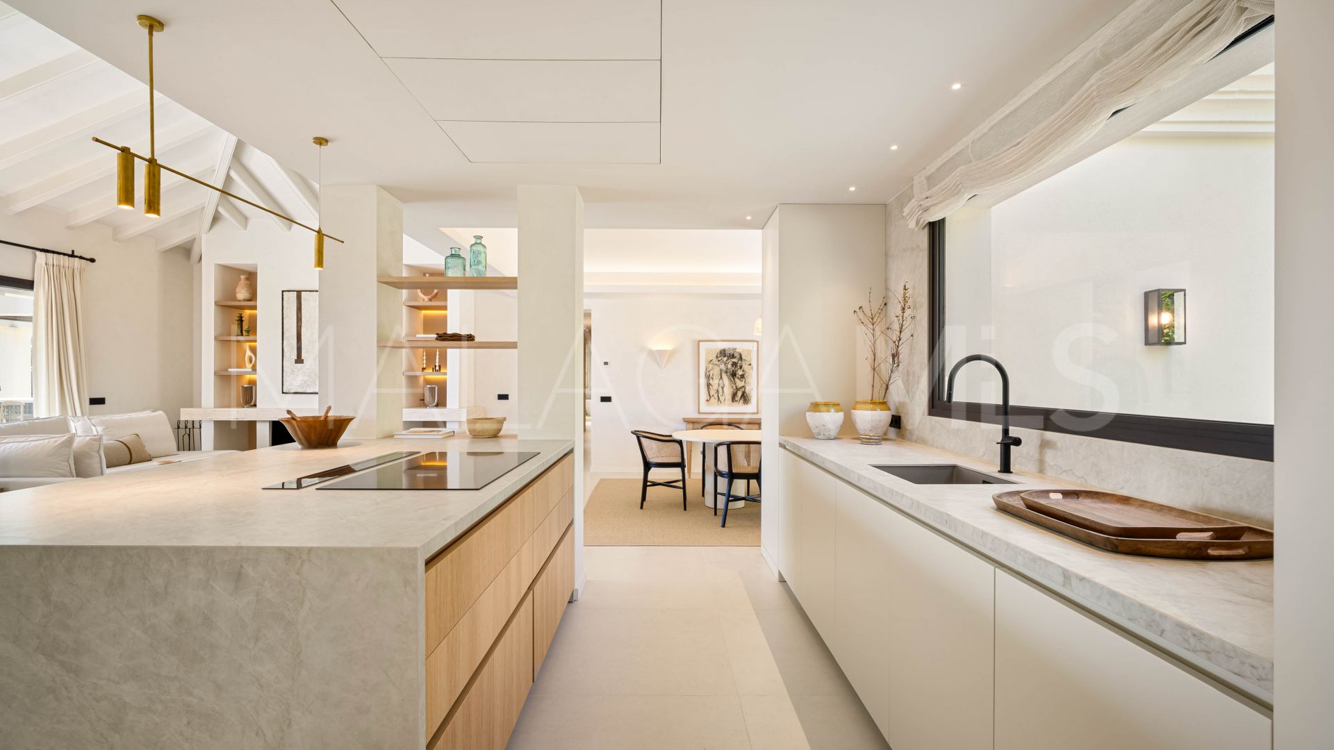 Villa for sale in Nueva Andalucia with 4 bedrooms