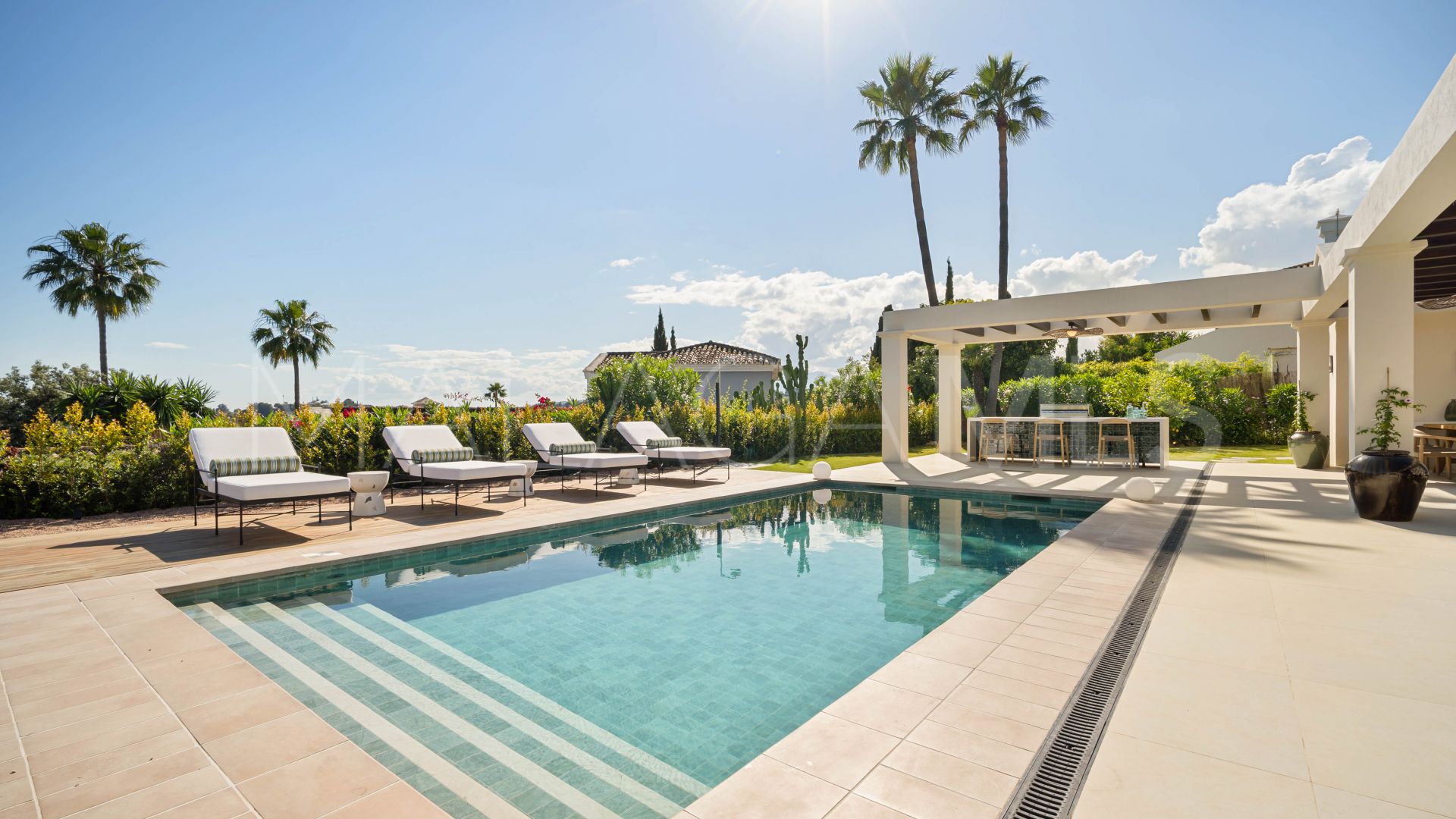 Villa for sale in Nueva Andalucia with 4 bedrooms