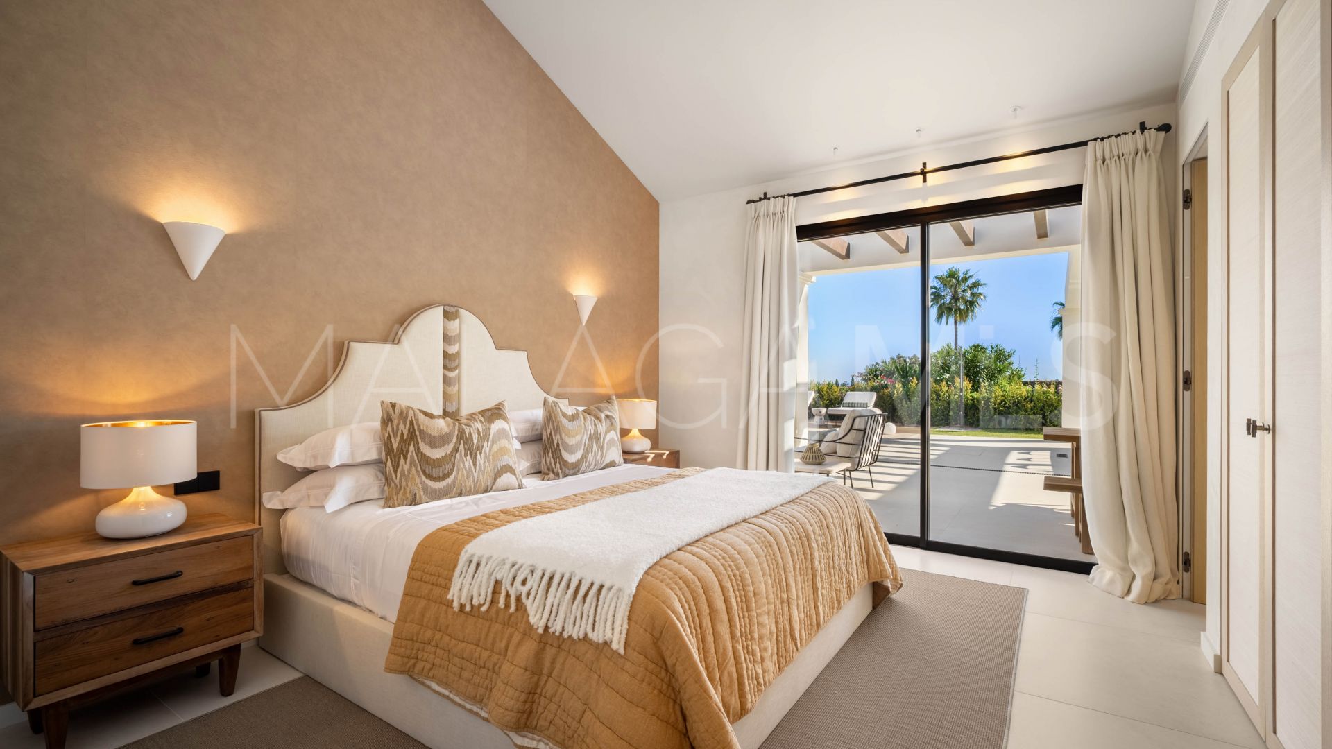 Villa for sale in Nueva Andalucia with 4 bedrooms