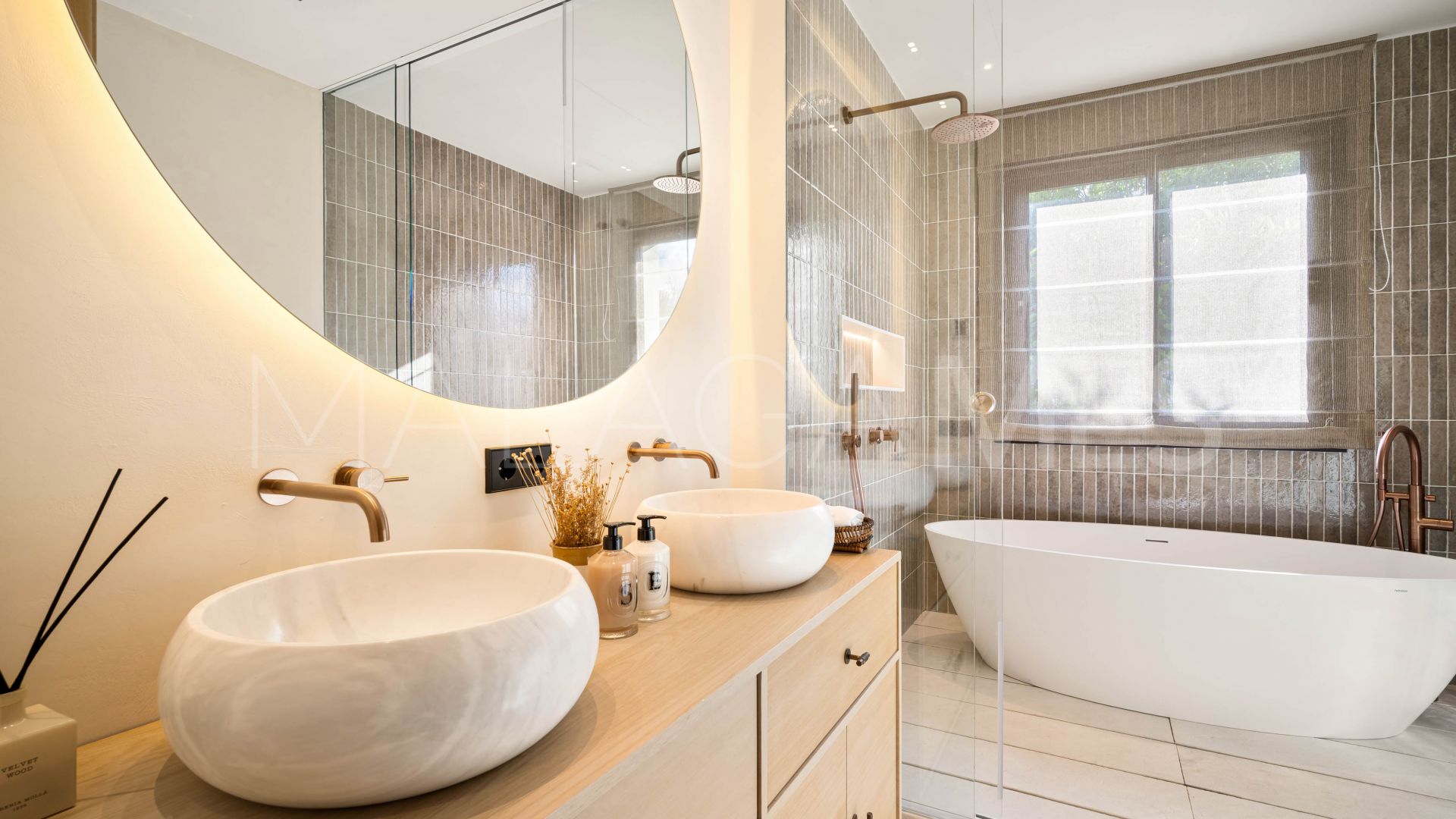 Villa for sale in Nueva Andalucia with 4 bedrooms