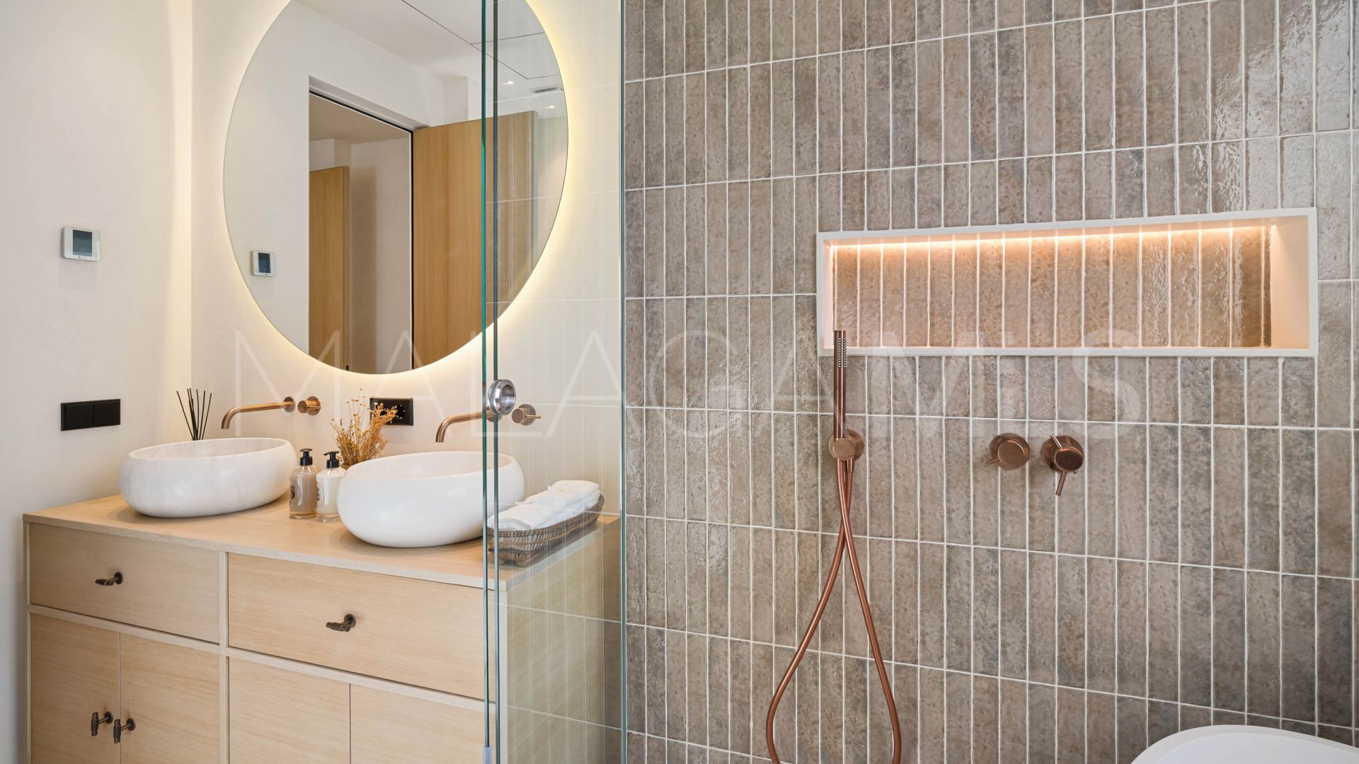 Villa for sale in Nueva Andalucia with 4 bedrooms