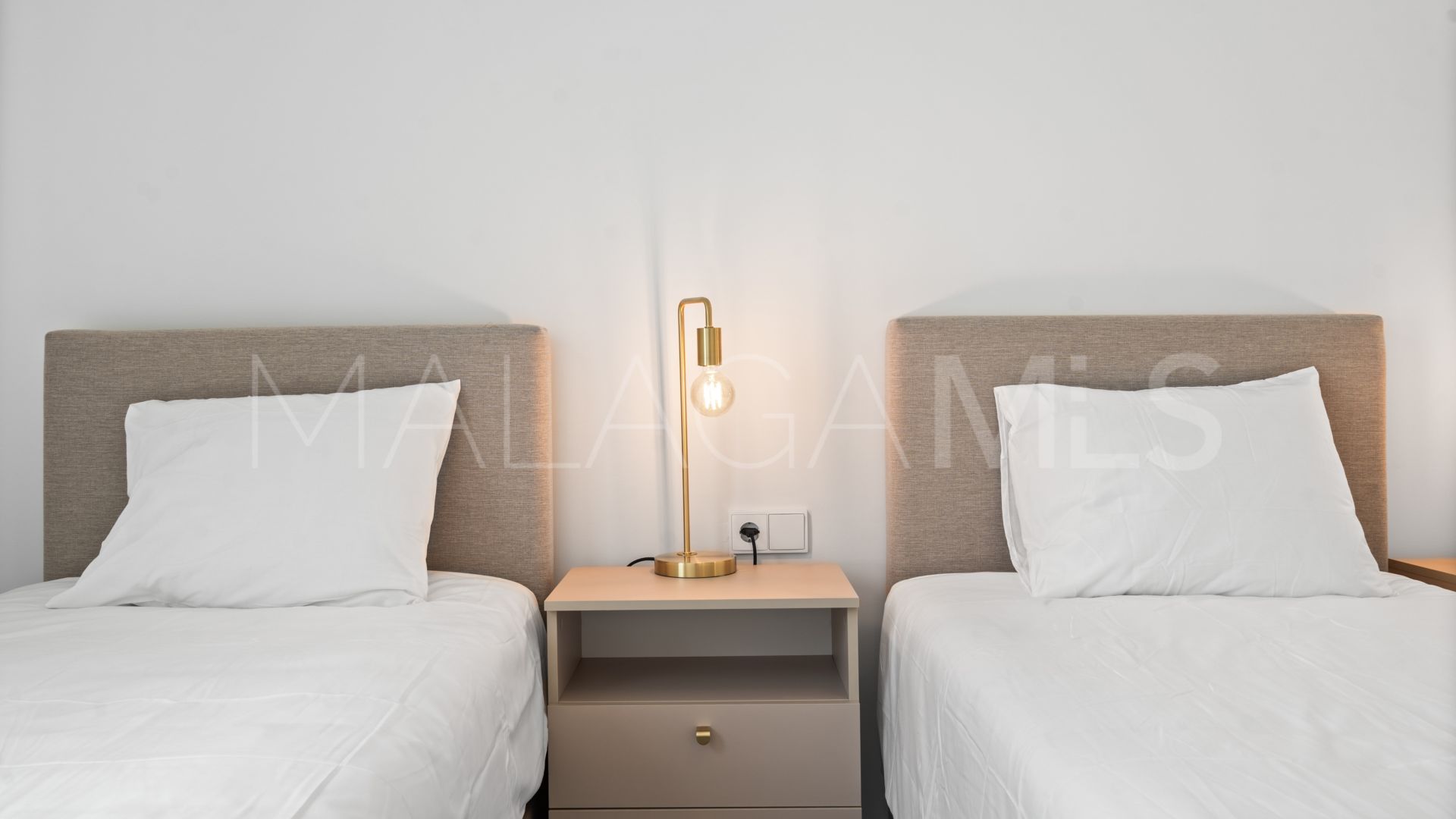 Takvåning for sale in Estepona Öst