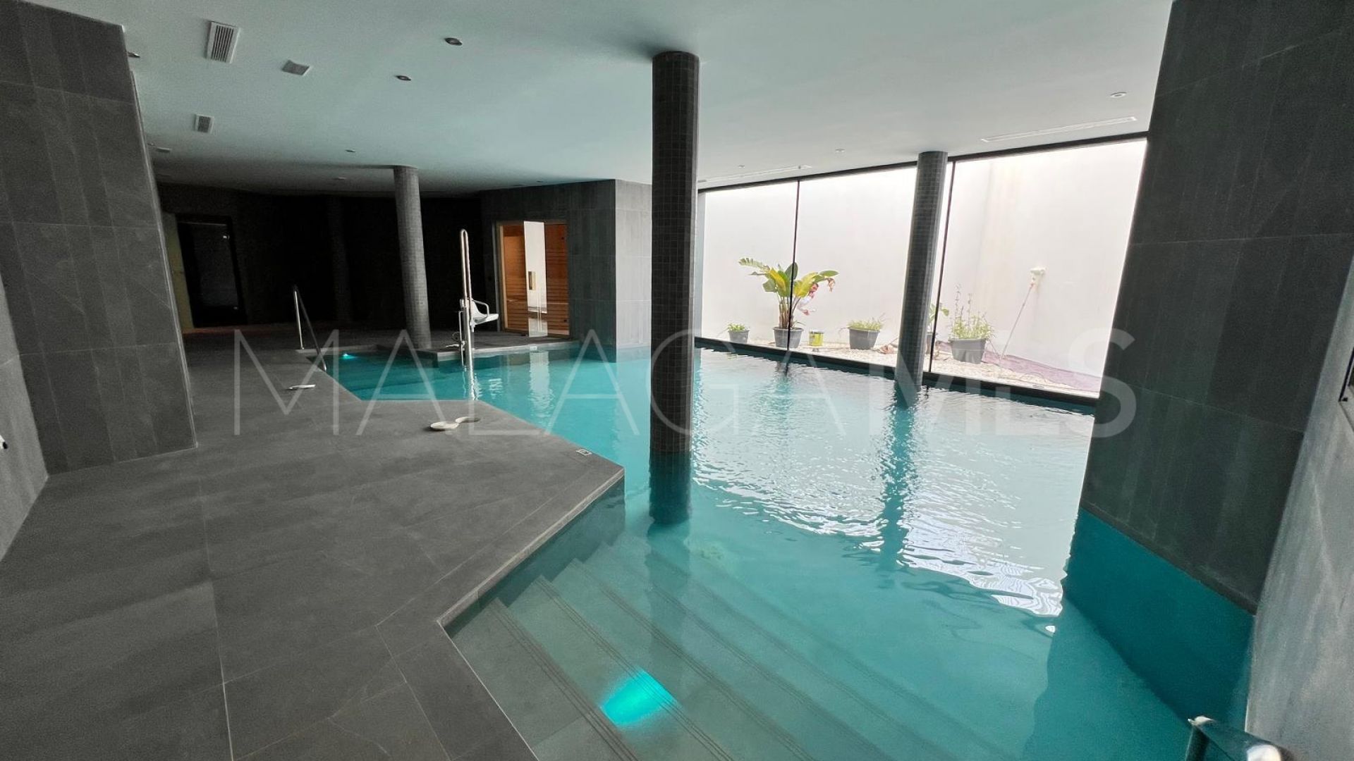 Takvåning for sale in Estepona Öst