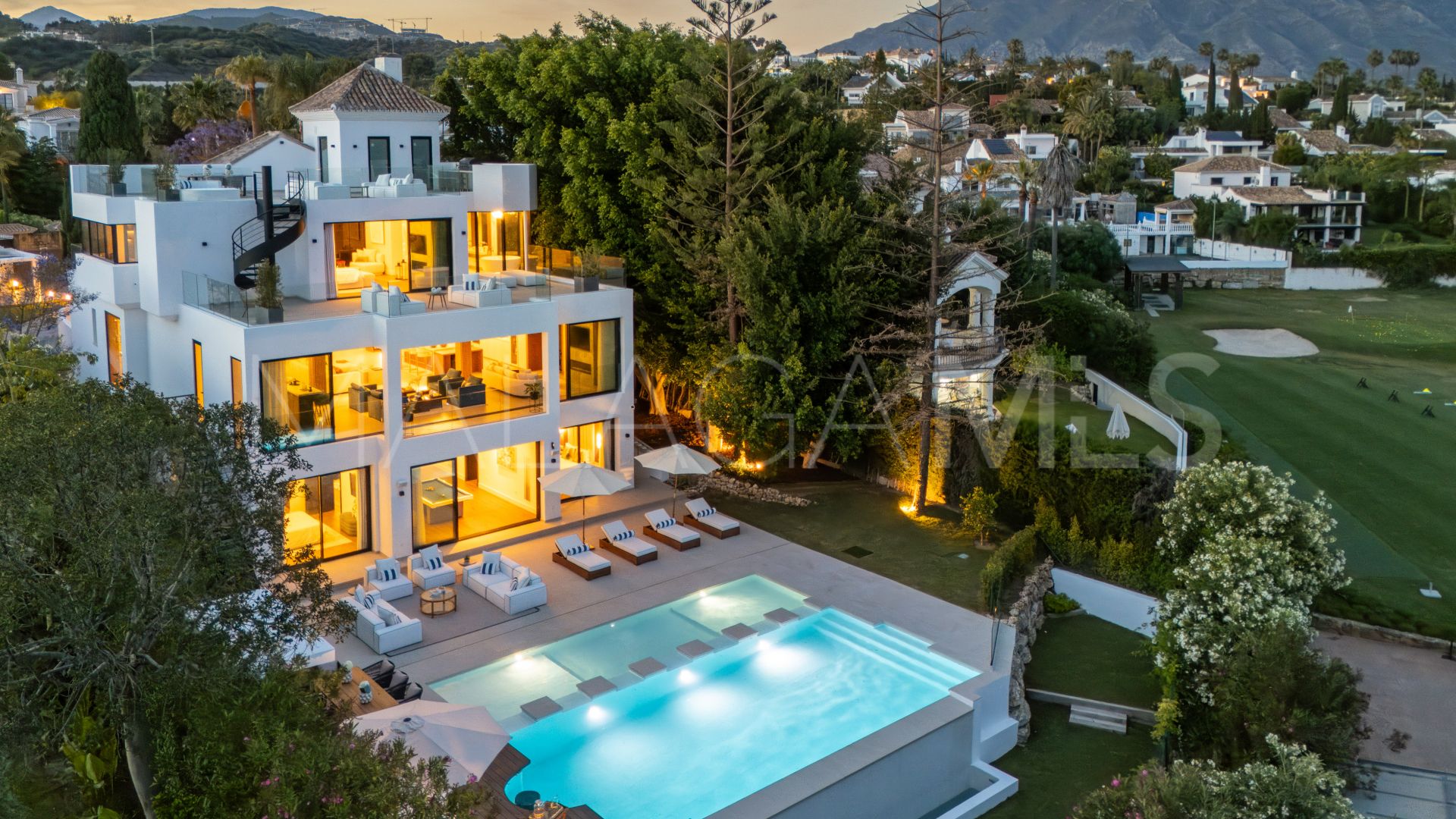 Villa with 6 bedrooms a la venta in Los Naranjos