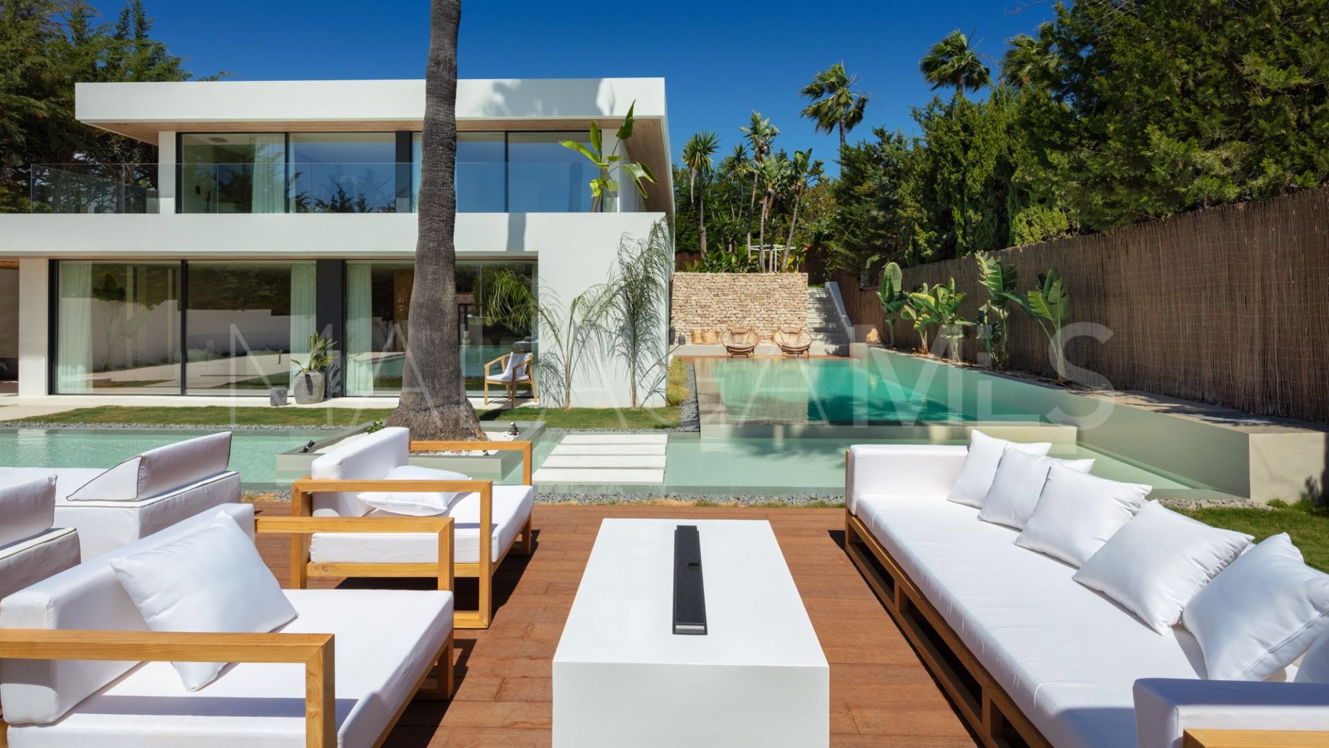 Villa for sale in Nueva Andalucia