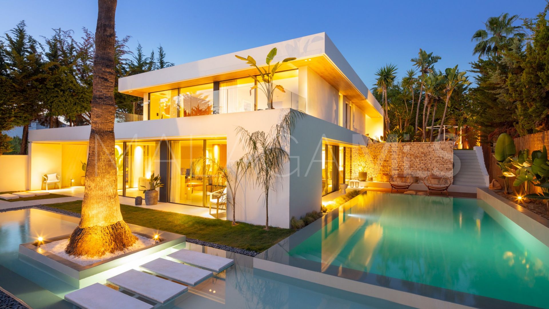 Villa for sale in Nueva Andalucia