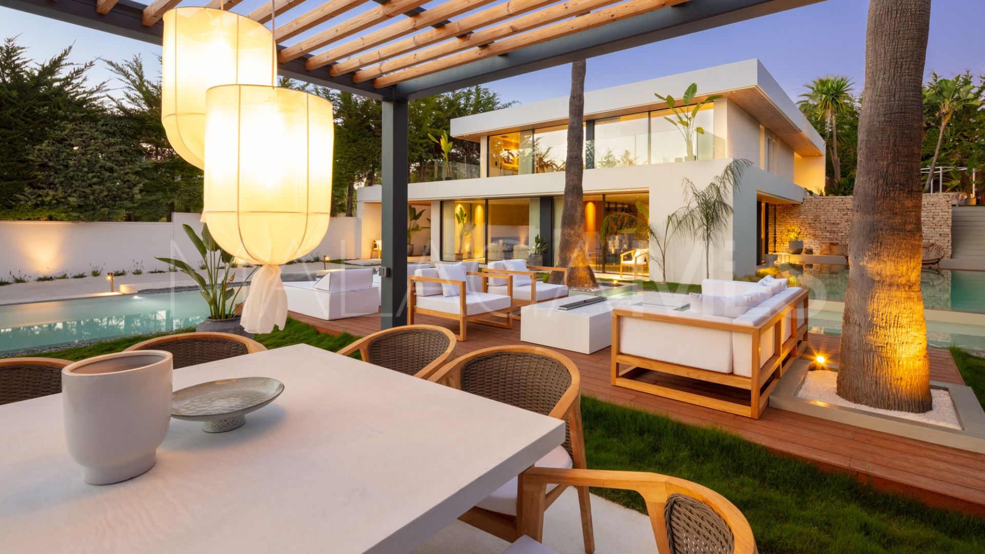 Villa for sale in Nueva Andalucia